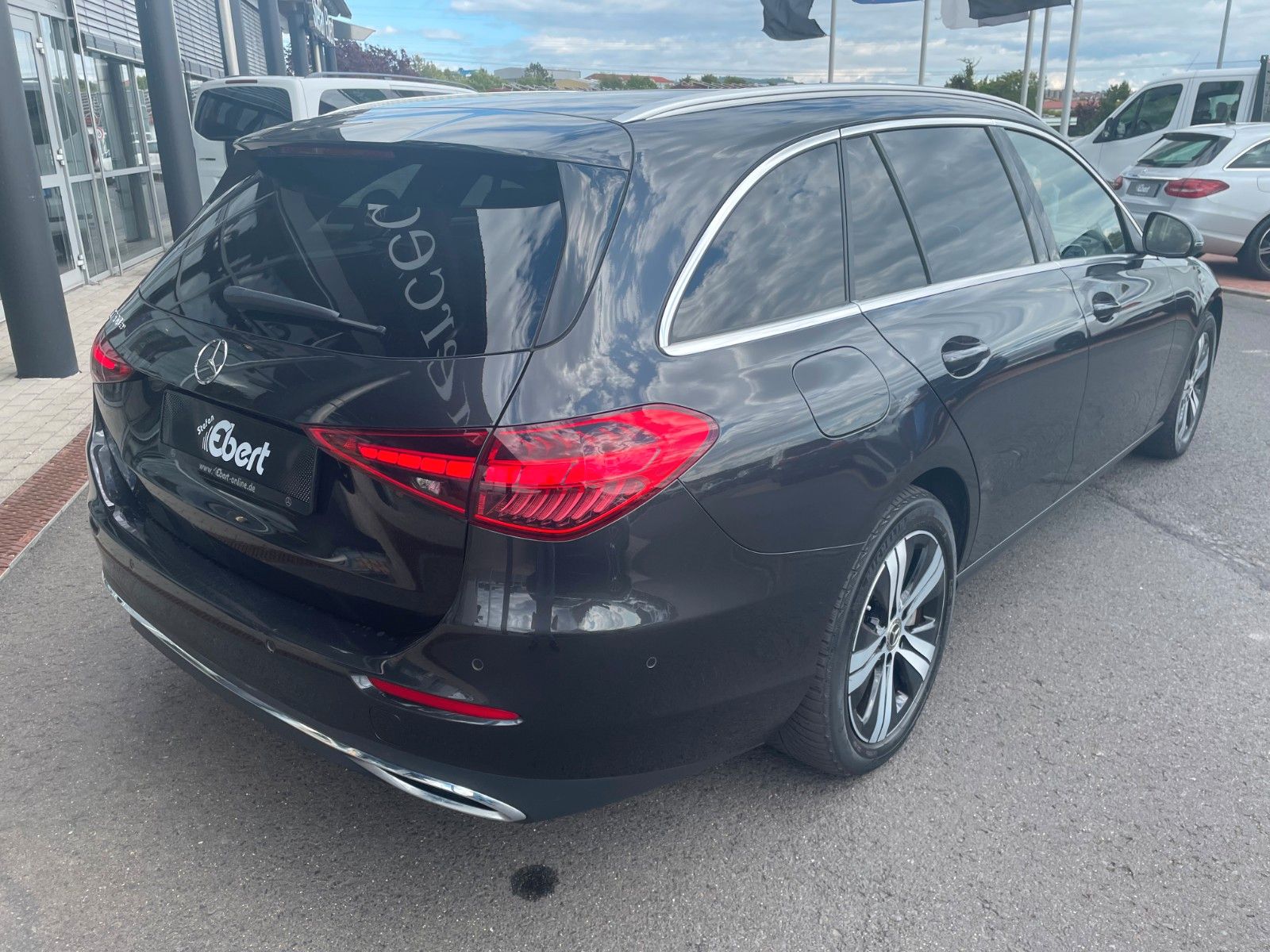 Fahrzeugabbildung Mercedes-Benz C 300 e T AVANTGARDE R-Kamera+TOTW+Carplay