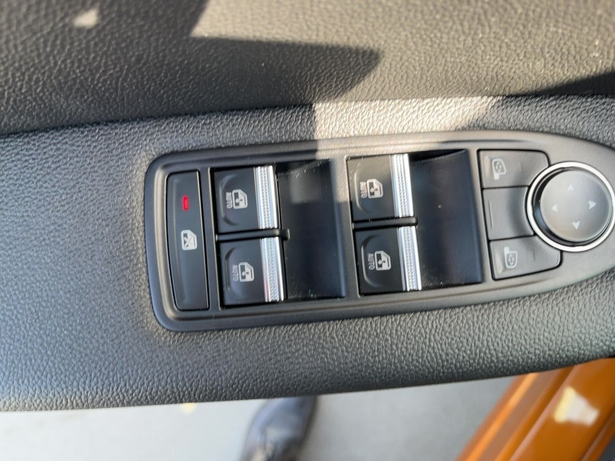 Fahrzeugabbildung Renault Captur INTENS TCe 90 - mit KI generiert/bearbeitet