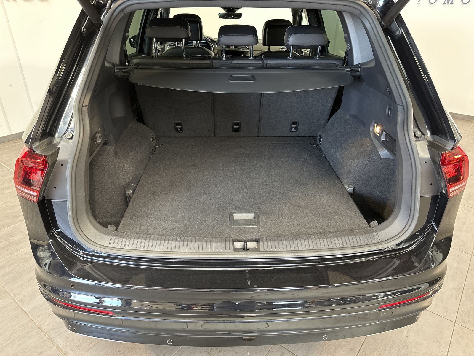 Fahrzeugabbildung Volkswagen Tiguan Allspace 2.0 TDI 4M R-Line Black NAV+LED