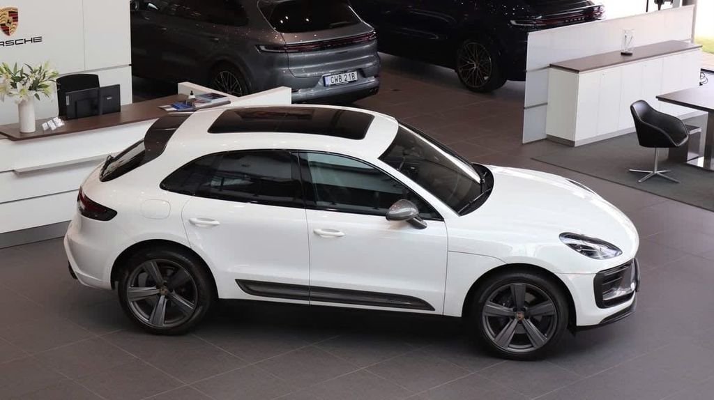 PORSCHE Macan 2023
