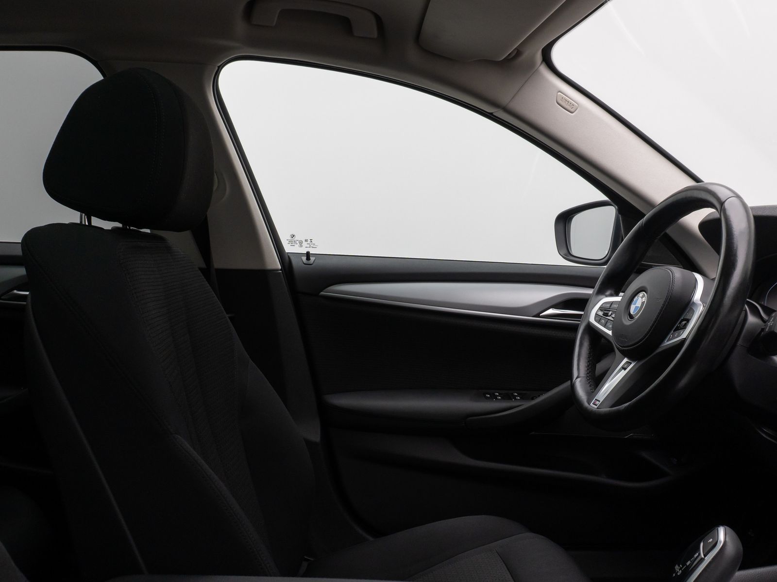 Fahrzeugabbildung BMW 520d Kamera DAB H/K Alarm DisKey Panorama MSport