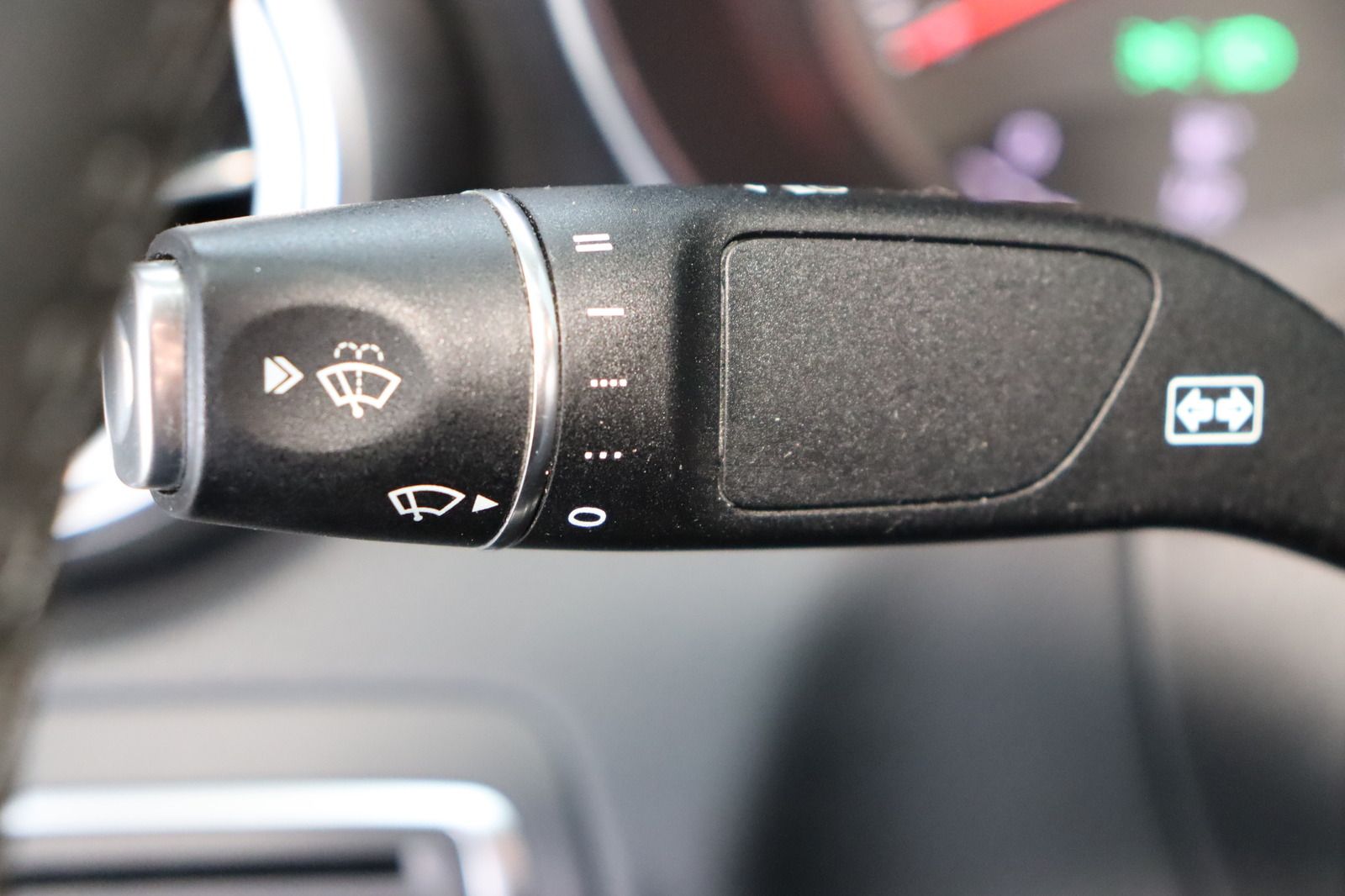 Fahrzeugabbildung Mercedes-Benz C 180 CGI Exclusive * Navi * Sitzhzg * TOP