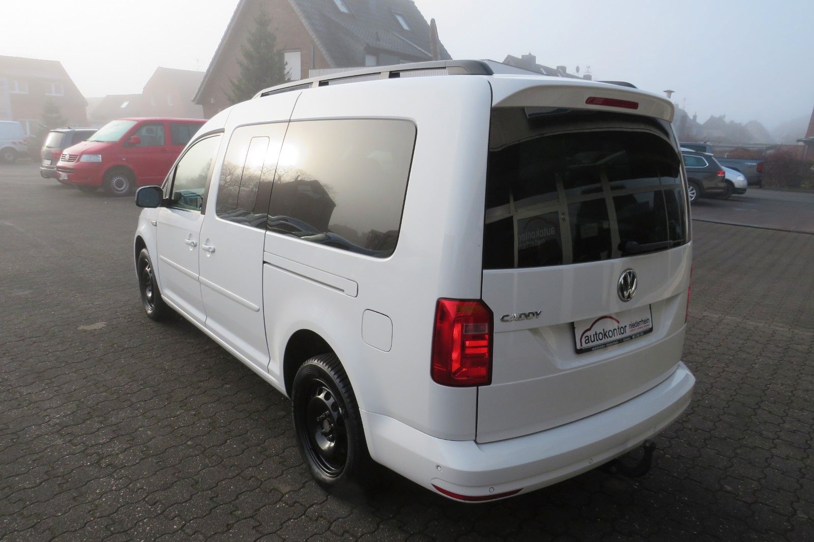 Fahrzeugabbildung Volkswagen Caddy MAXI 2.0-TDI COMFORT AHK NAVI STANDH. 1HD