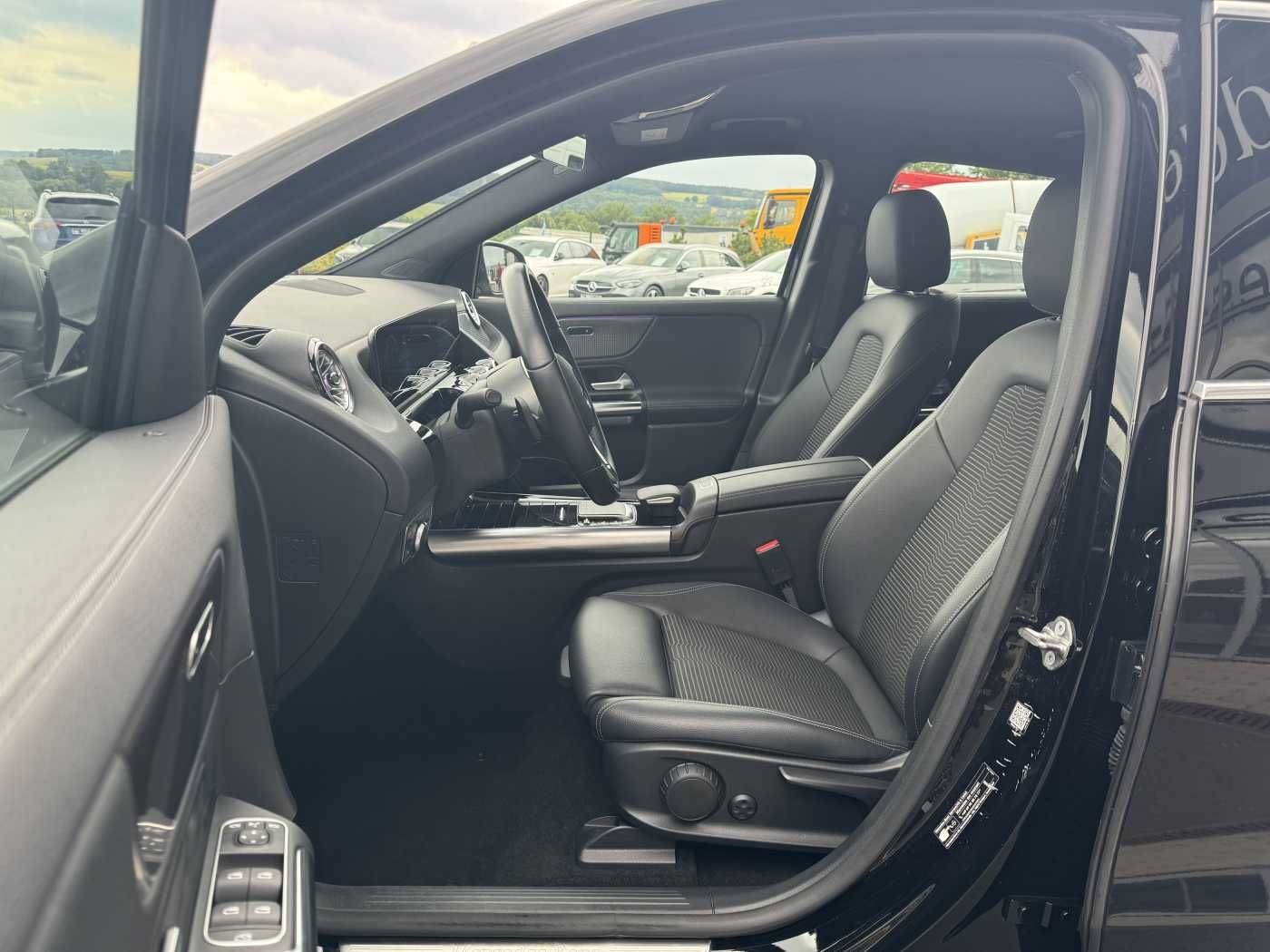 Fahrzeugabbildung Mercedes-Benz EQA 300 4Matic Progressive+RKamera LED+IHC+TOTW+