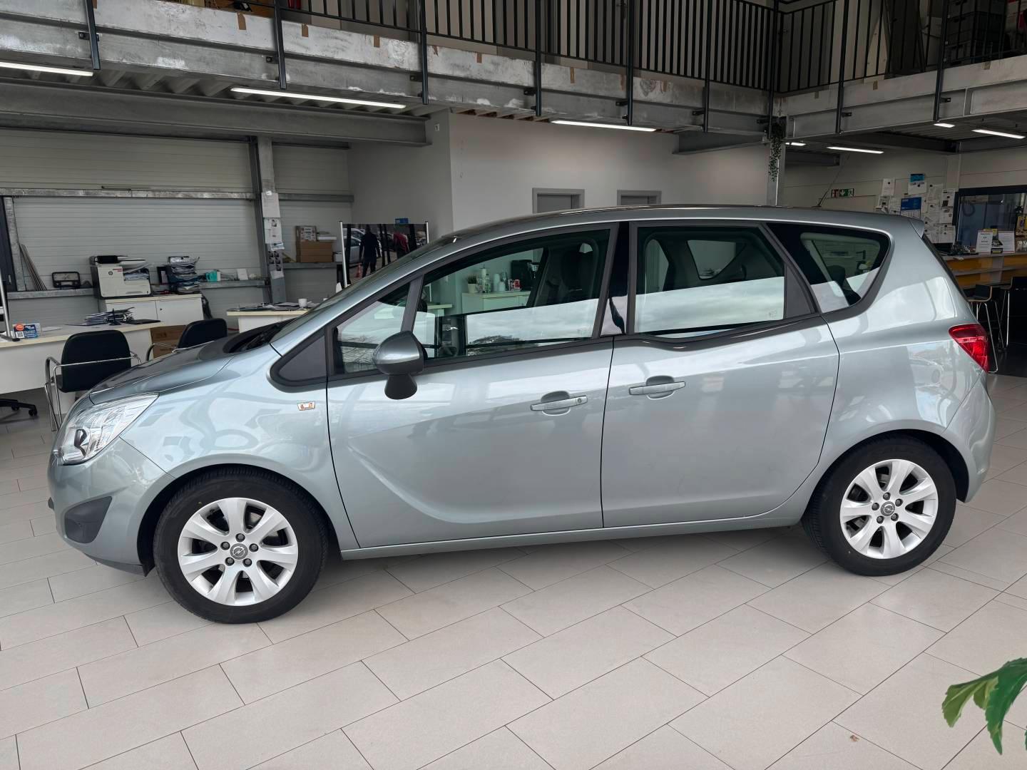 Opel MERIVA Edition *ALU*Klima*1.Hand*Fahrradträger*