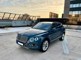 Bentley Bentayga 6.0 W12 4WD/4 SITZER - blaue Bentley Bentayga
