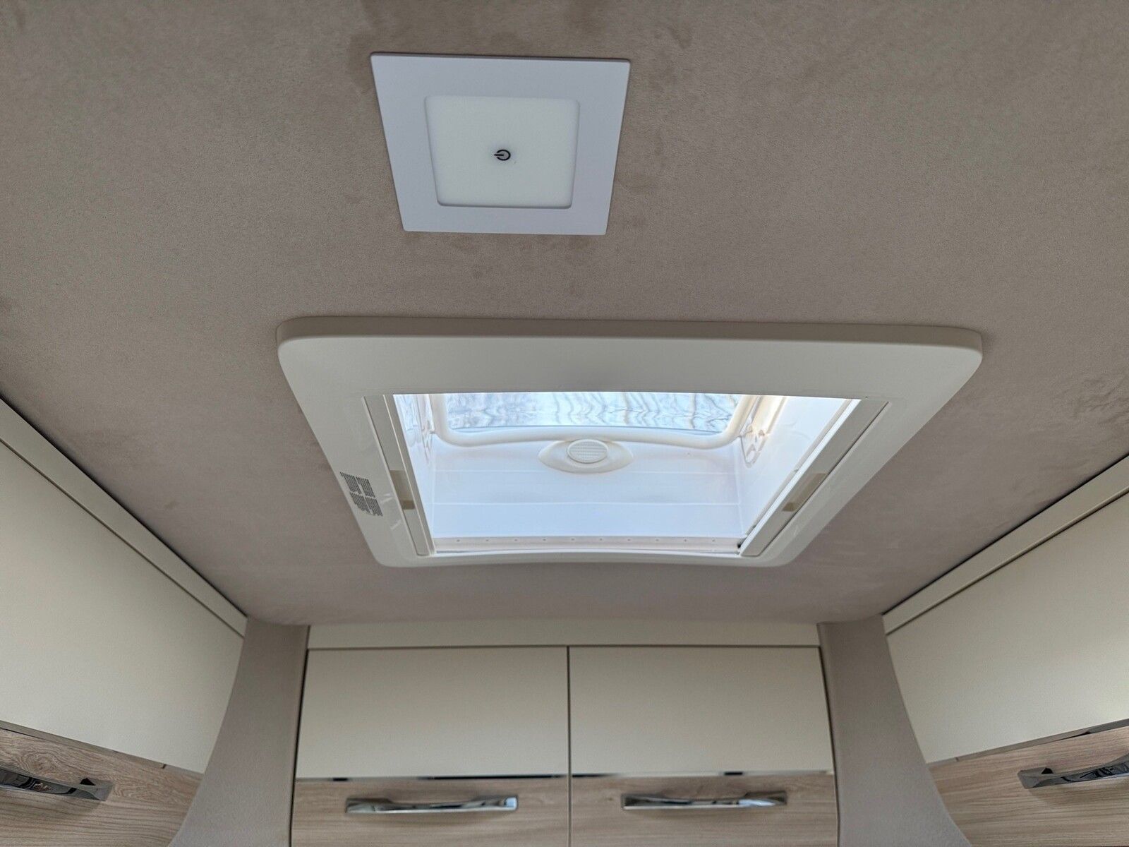 Fahrzeugabbildung Eura Mobil Van V 635 HB 6KW Heizung, Radio DAB, RFK