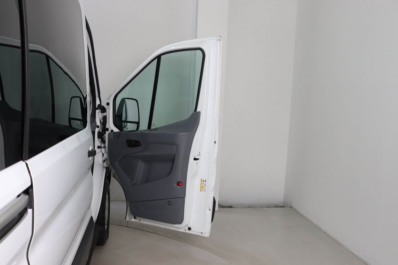 Fahrzeugabbildung Ford Transit 350 L2H2 * Rollstuhlrampe* RFK *