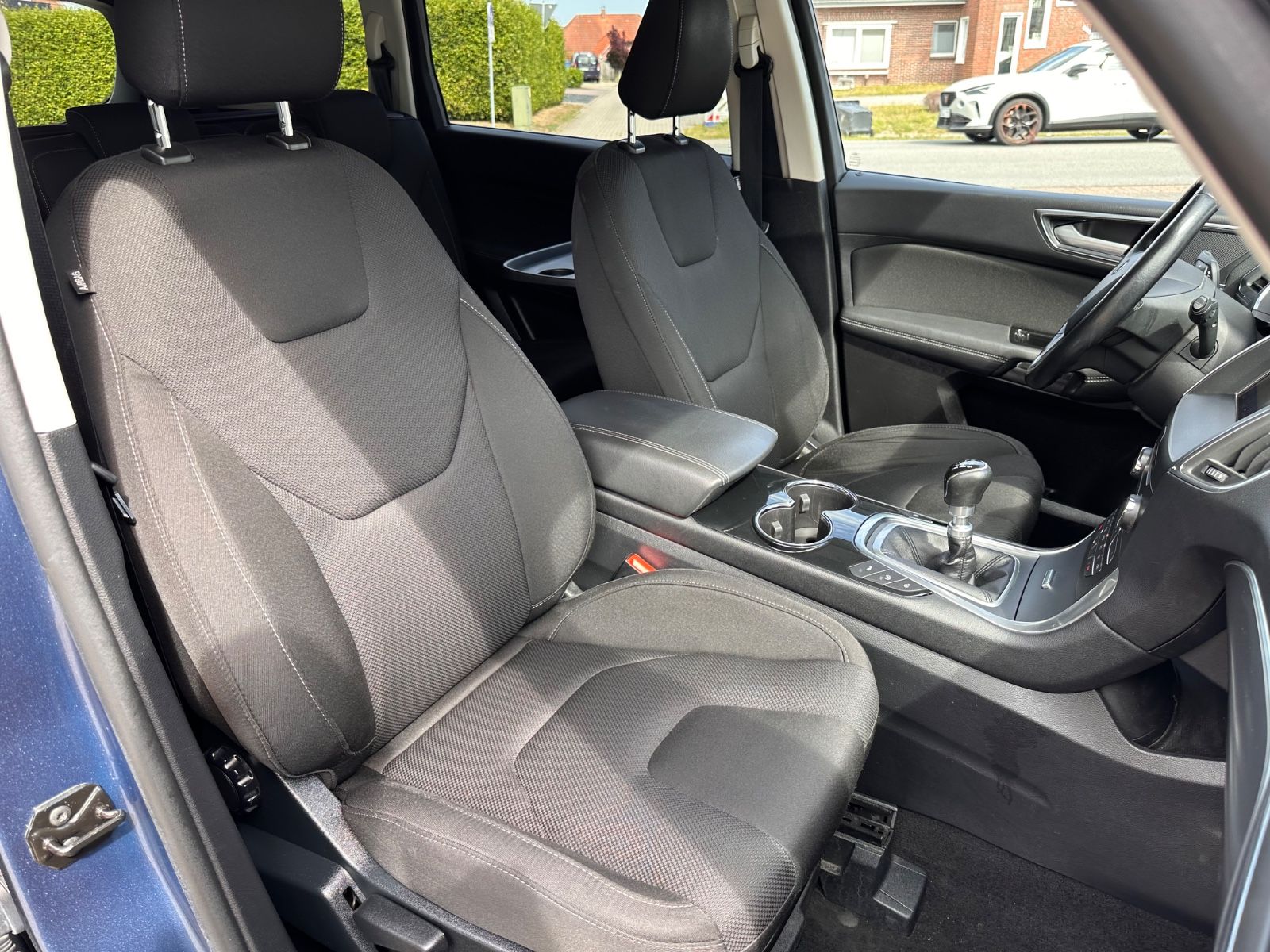 Fahrzeugabbildung Ford S-Max 1.5 EB Titanium 7-Sitz/LED/KeyFree/RFK/PDC