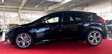 Ford Focus  2,0 EcoBoost ST/BI-Xenon/LEDER/PDC/ - Ford Focus mit Benzin-Antrieb: Limousine, 2.0