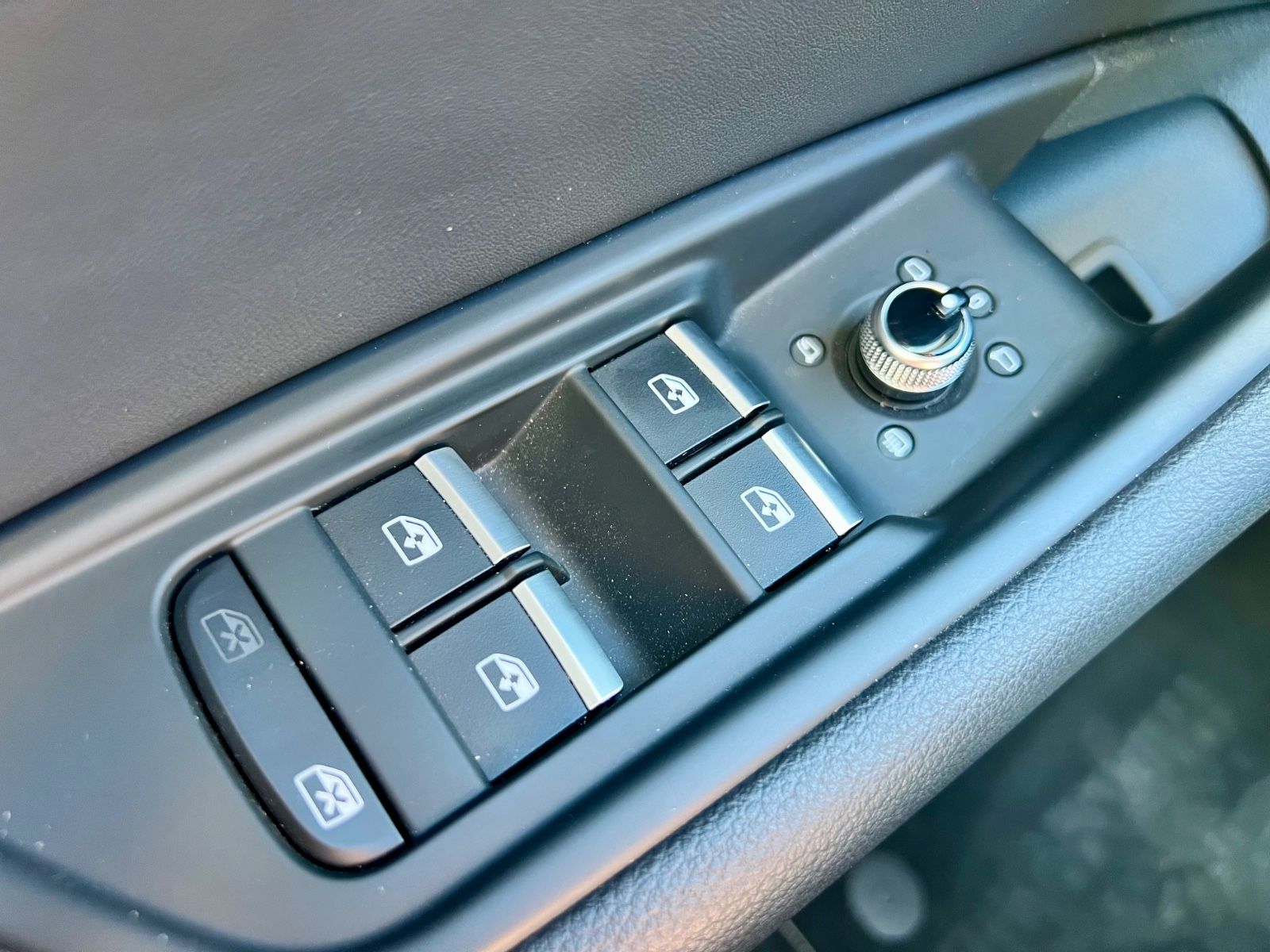 AUDI A4 Avant TDI LEDER AHK LED SHZ NAVI KAMERA