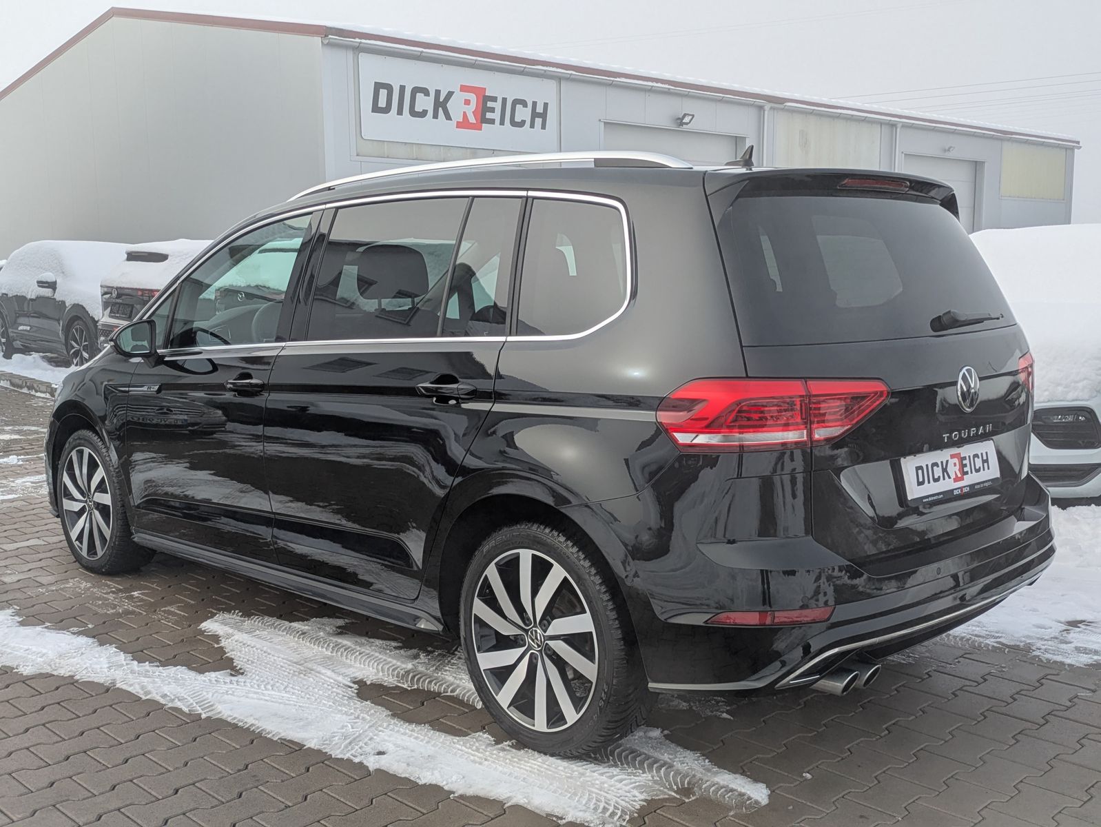 Fahrzeugabbildung Volkswagen Touran 2.0 DSG R-Line High. Pano 7-Si IQ.Dri AHK