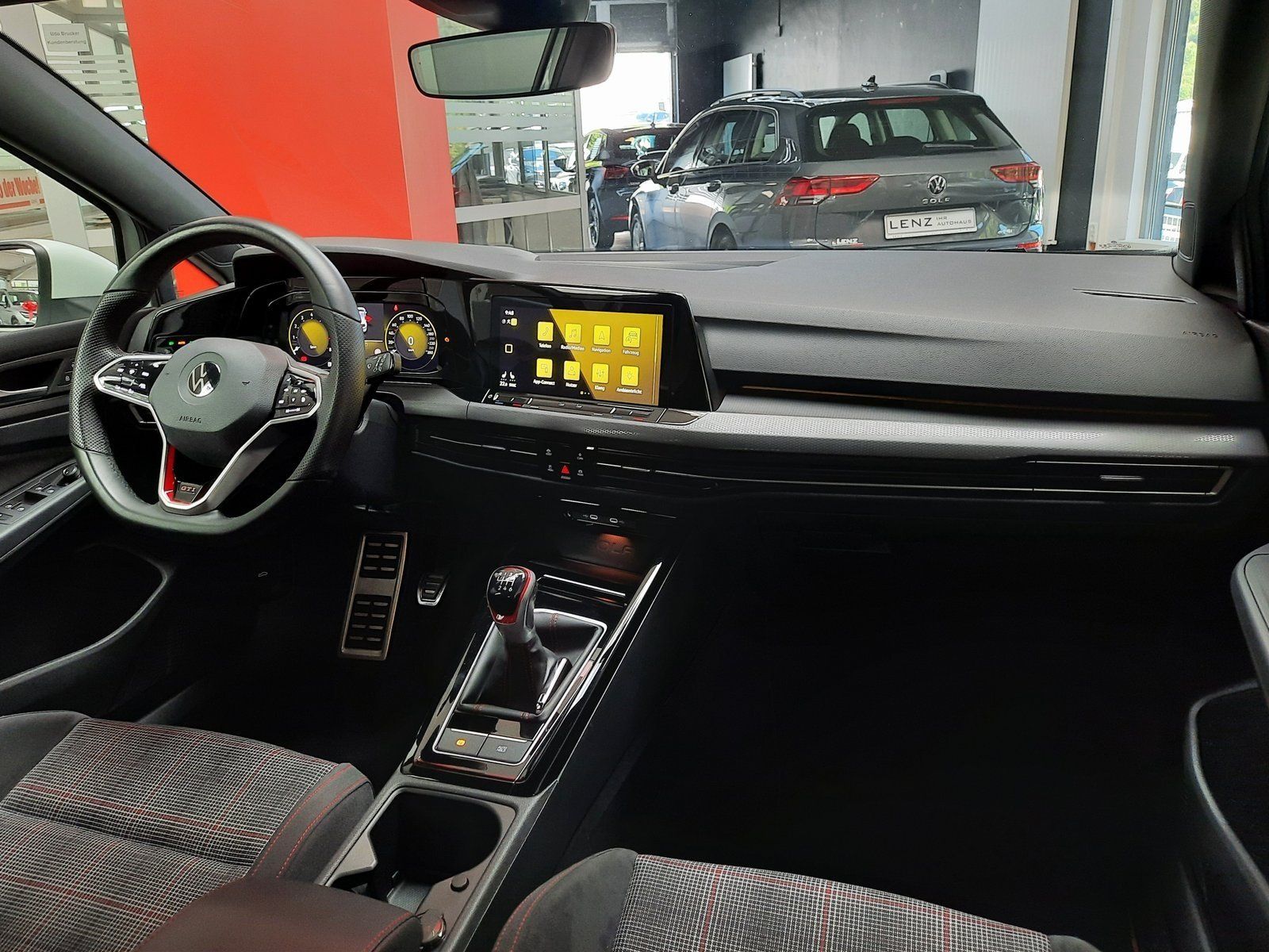 Fahrzeugabbildung Volkswagen Golf GTI *Panodach*Navi*PDC*Sitzhzg*ACC*LED*DAB*