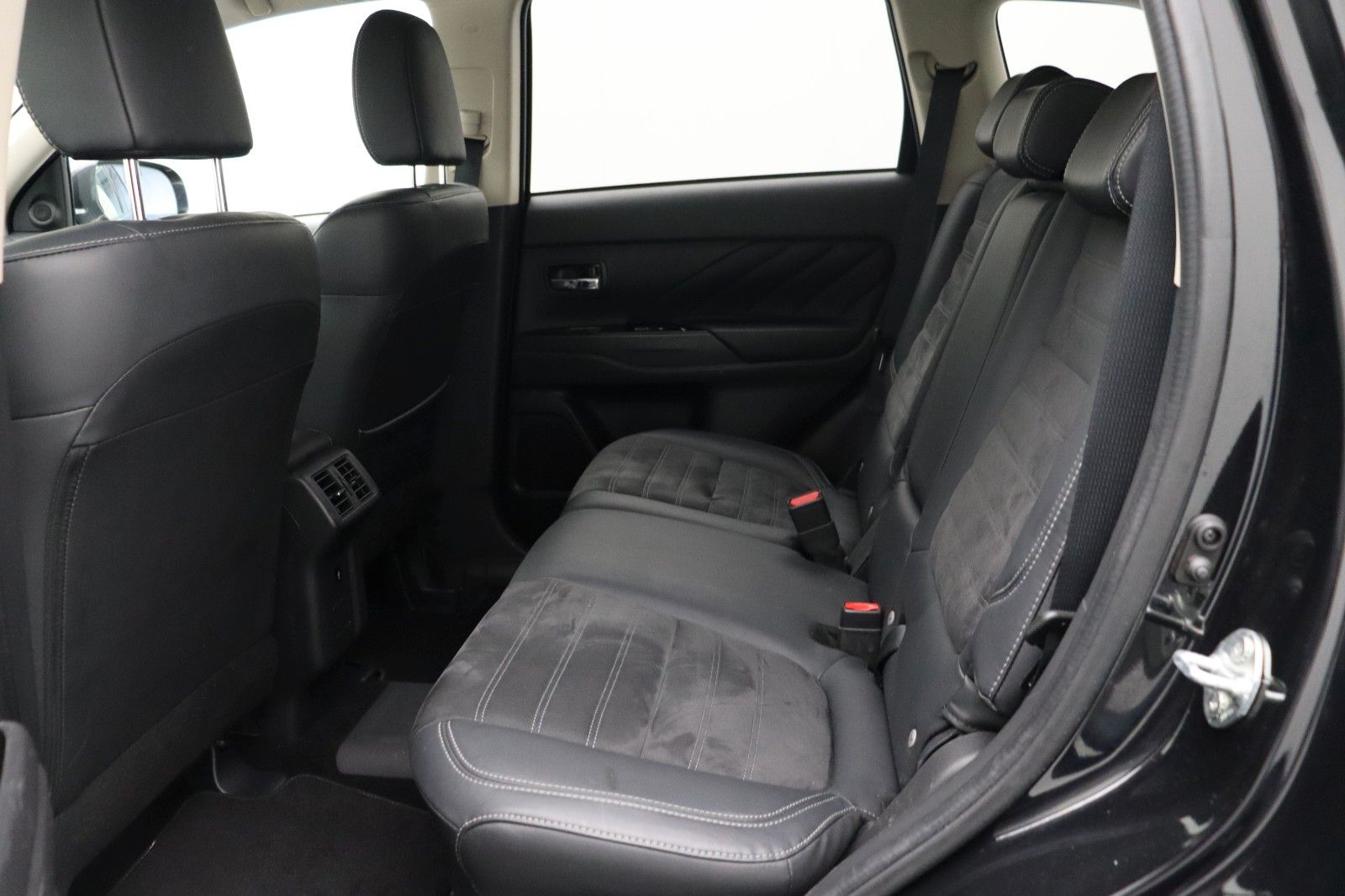 Fahrzeugabbildung Mitsubishi Outlander PHEV 2.4 Basis 4WD