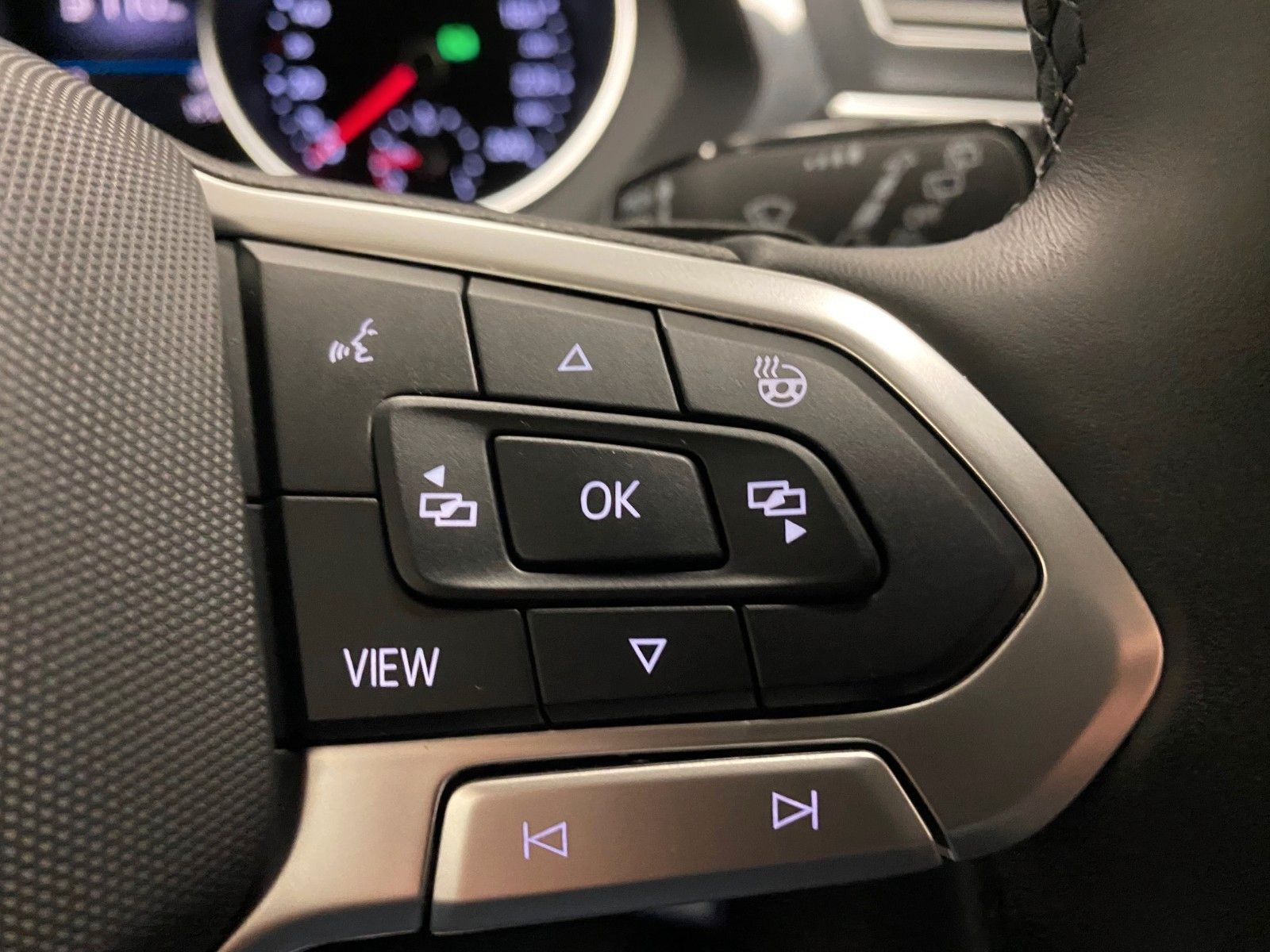 Fahrzeugabbildung Volkswagen Tiguan 1.5 TSI DSG+Head-up-Display+AHK schwenk.+