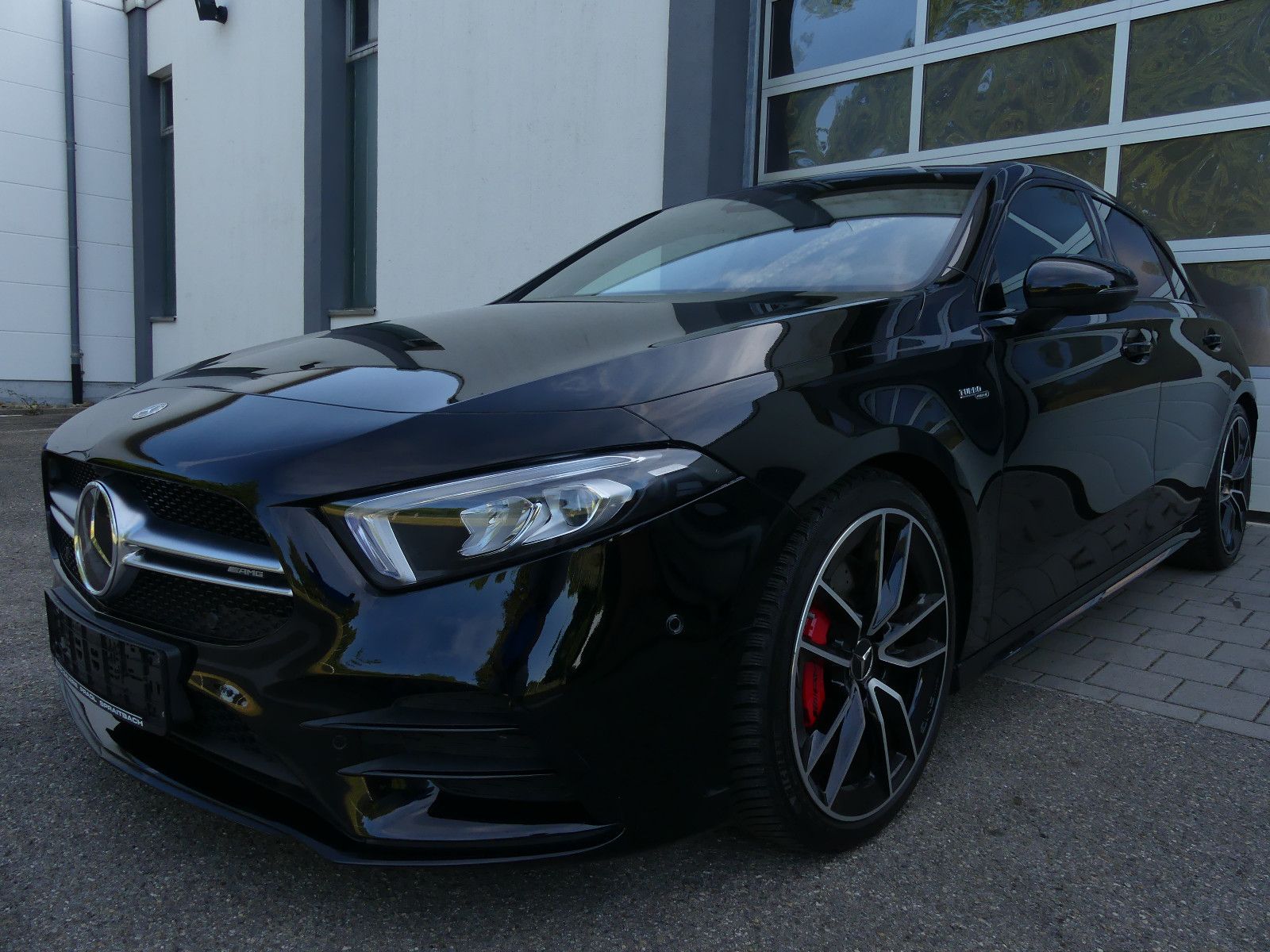 MERCEDES-BENZ A 35 AMG 4Matic Pano/Burmester/HuD/Kamera/Night