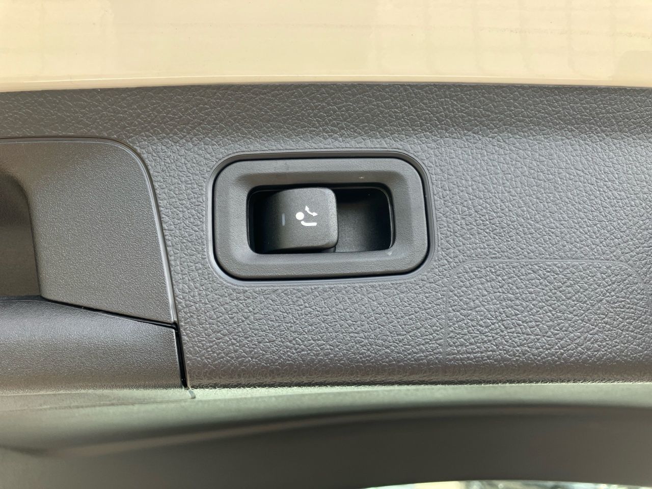 Fahrzeugabbildung Mercedes-Benz A 220 4M ALLRAD+AHK+DISTRONIC+MULTIB+LHZG+360°++