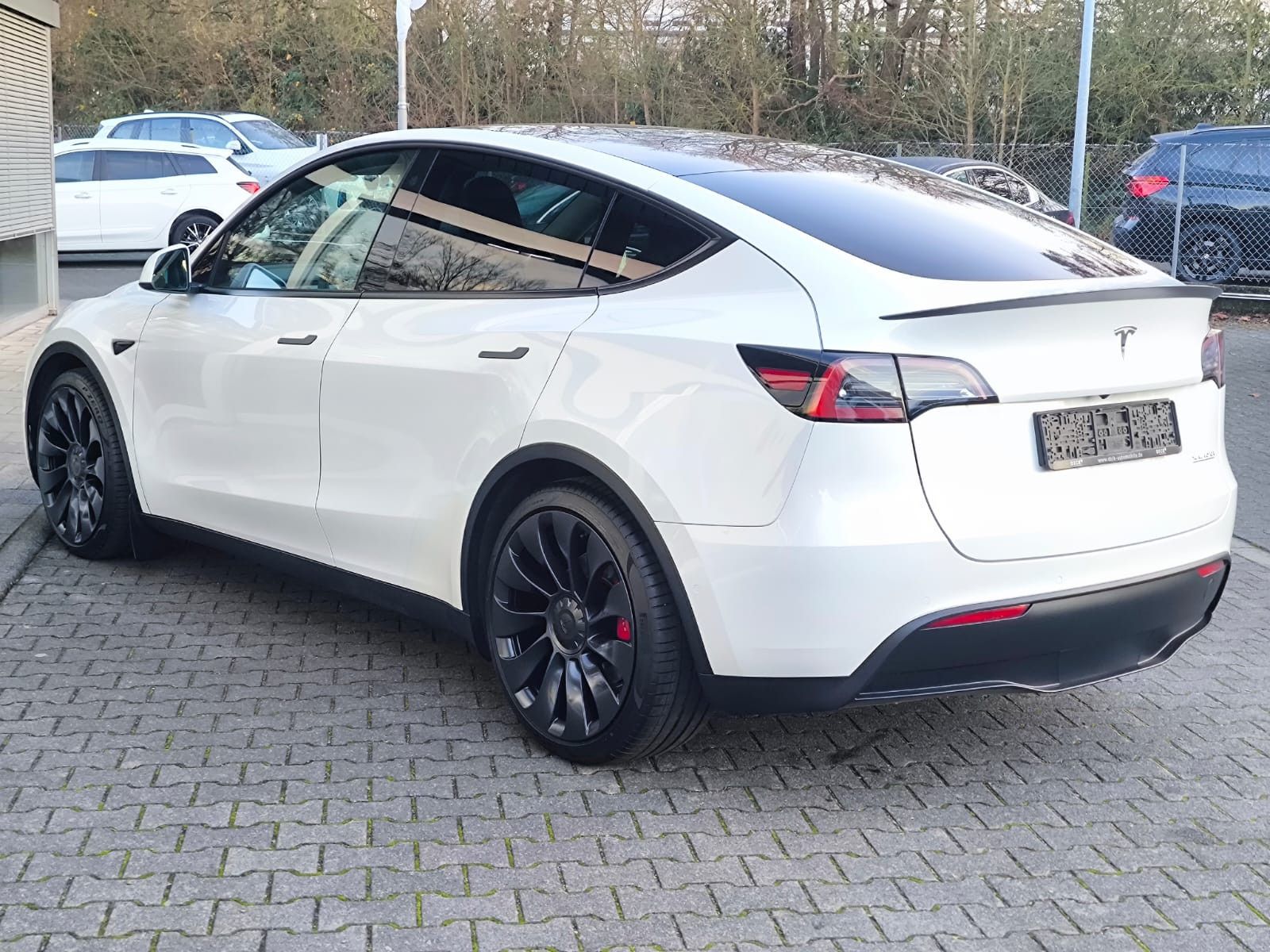 Fahrzeugabbildung Tesla Model Y PERFORM AWD PANO+NAVI+STDHZ+LED+ACC+360+