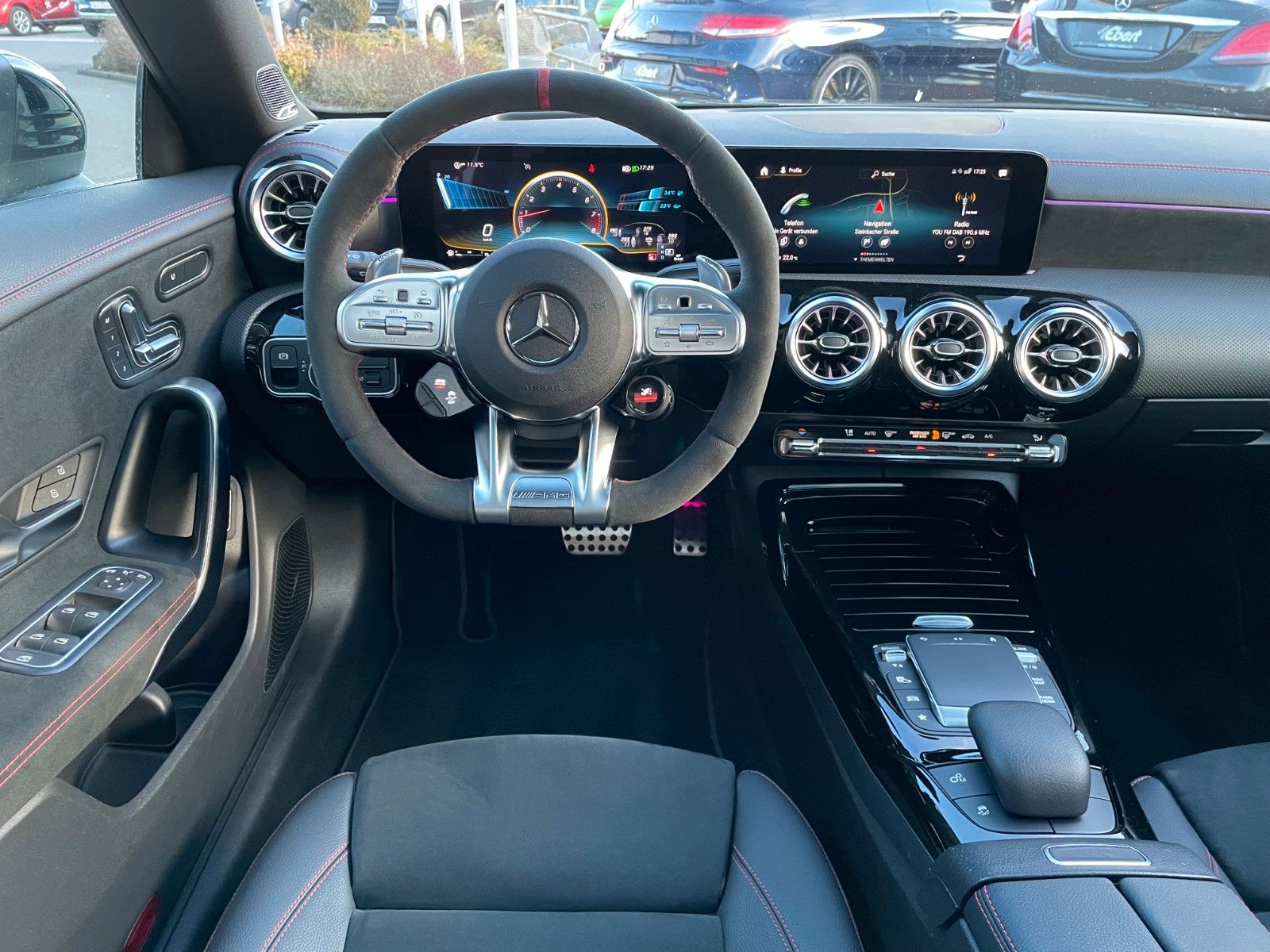 Fahrzeugabbildung Mercedes-Benz CLA 45 S AMG+Aero+Pano+HUD+Burm+Memory+MultiB