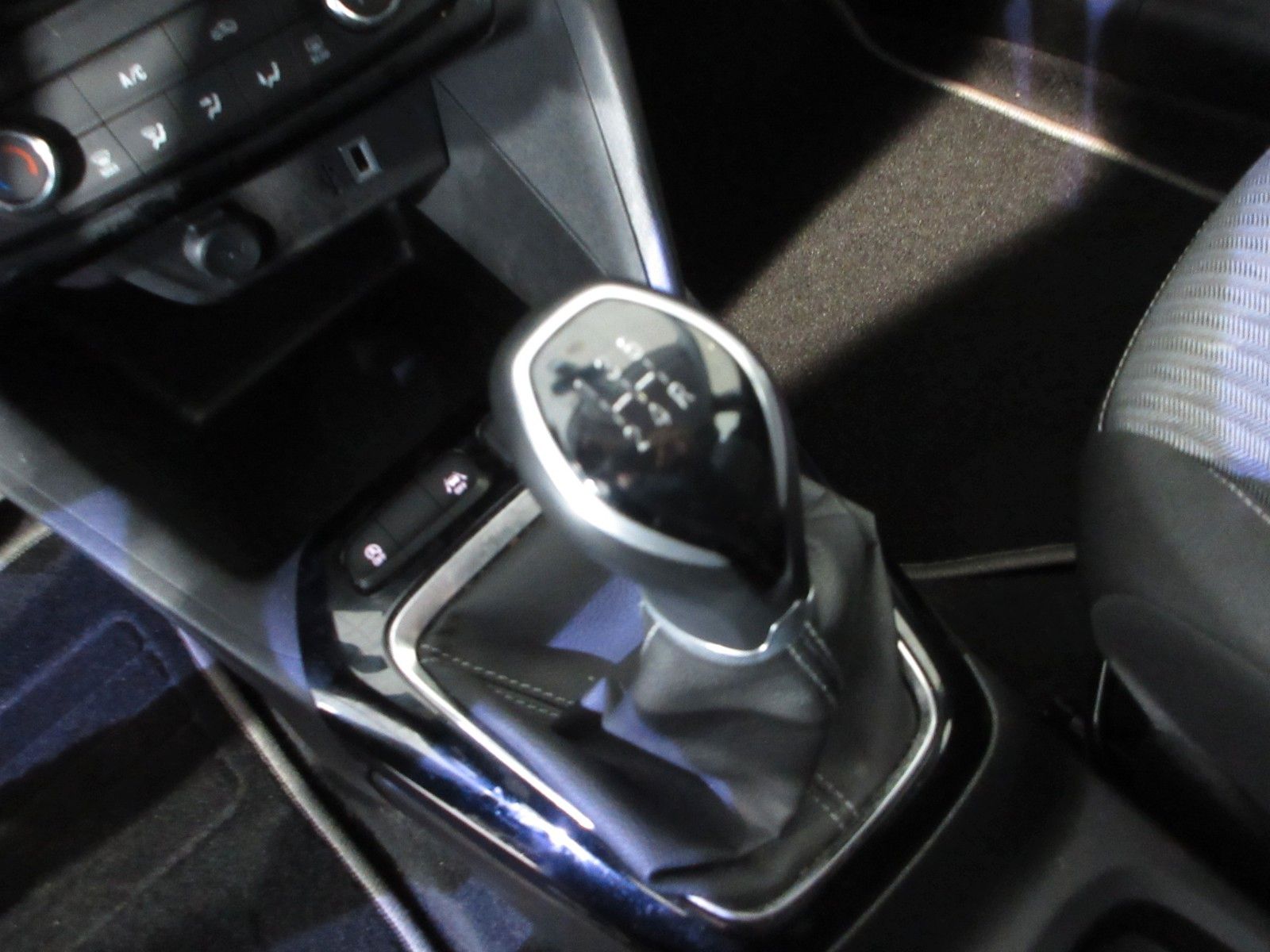 Fahrzeugabbildung Opel Corsa F Edition 1.2 LED/NAVI/PDC/ALU/TEMPOMAT