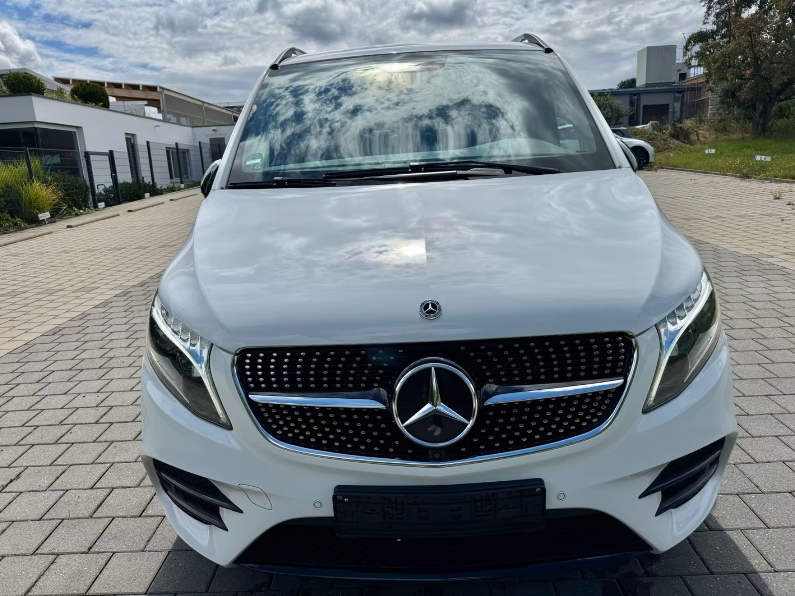 Mercedes-Benz V 300 AMG PANO*NAVI*LEDER*7SITZE*KAM*EL-TÜRE*AHK — 2