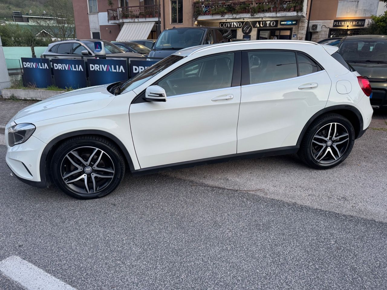 MERCEDES-BENZ GLA 200