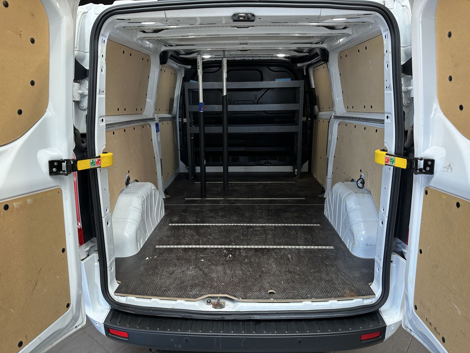 Fahrzeugabbildung Ford Transit Custom 300 L2H1 DAB+WLAN+KAMERA+PP+1HD+B