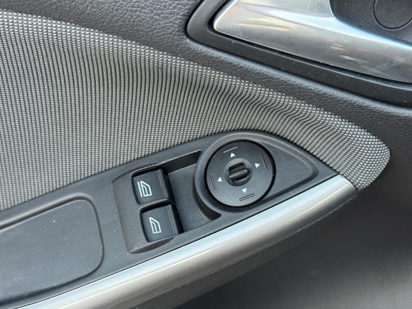 Ford Focus 2012 — photo 29
