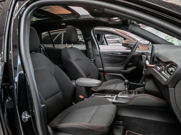 Ford Focus Turnier 1.0 ST-Line X Fahrerassistenzpaket
