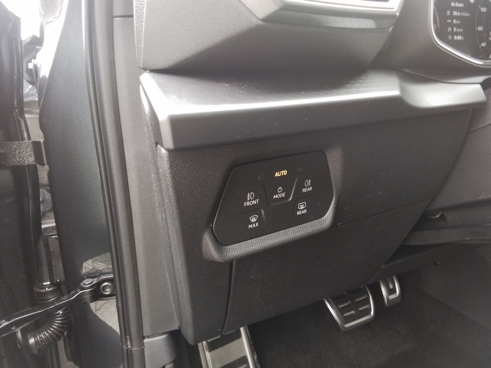 Fahrzeugabbildung CUPRA Leon Sportstourer 1.5 eTSI DSG PANO ACC LED KAME