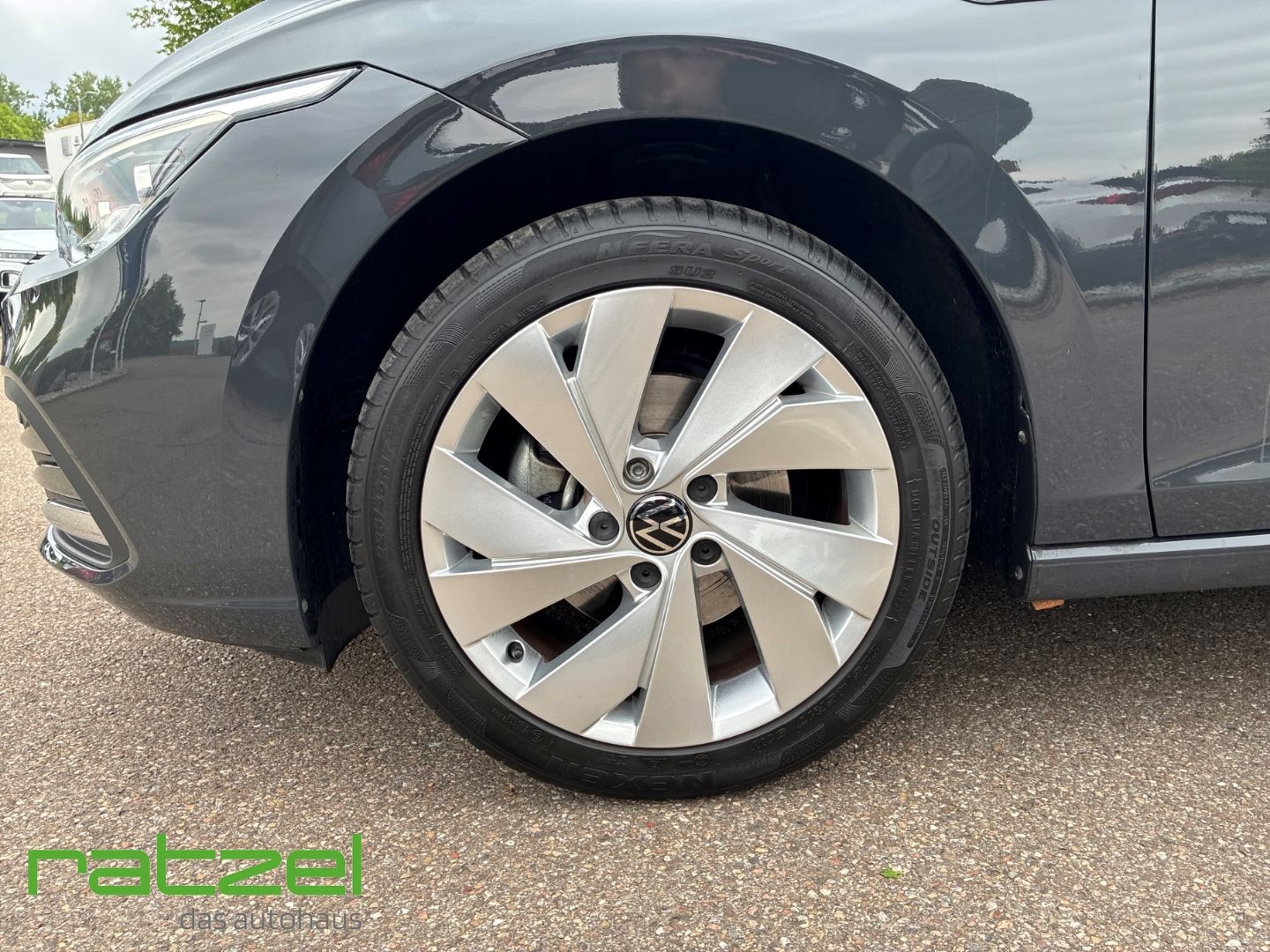 Fahrzeugabbildung Volkswagen Golf VIII Style eTSI DSG LED ergoActive Sitz App