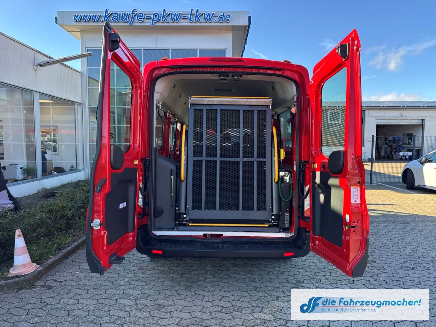 Fahrzeugabbildung Ford Transit Kombi 350 L3 Trend Behindertengerecht*74