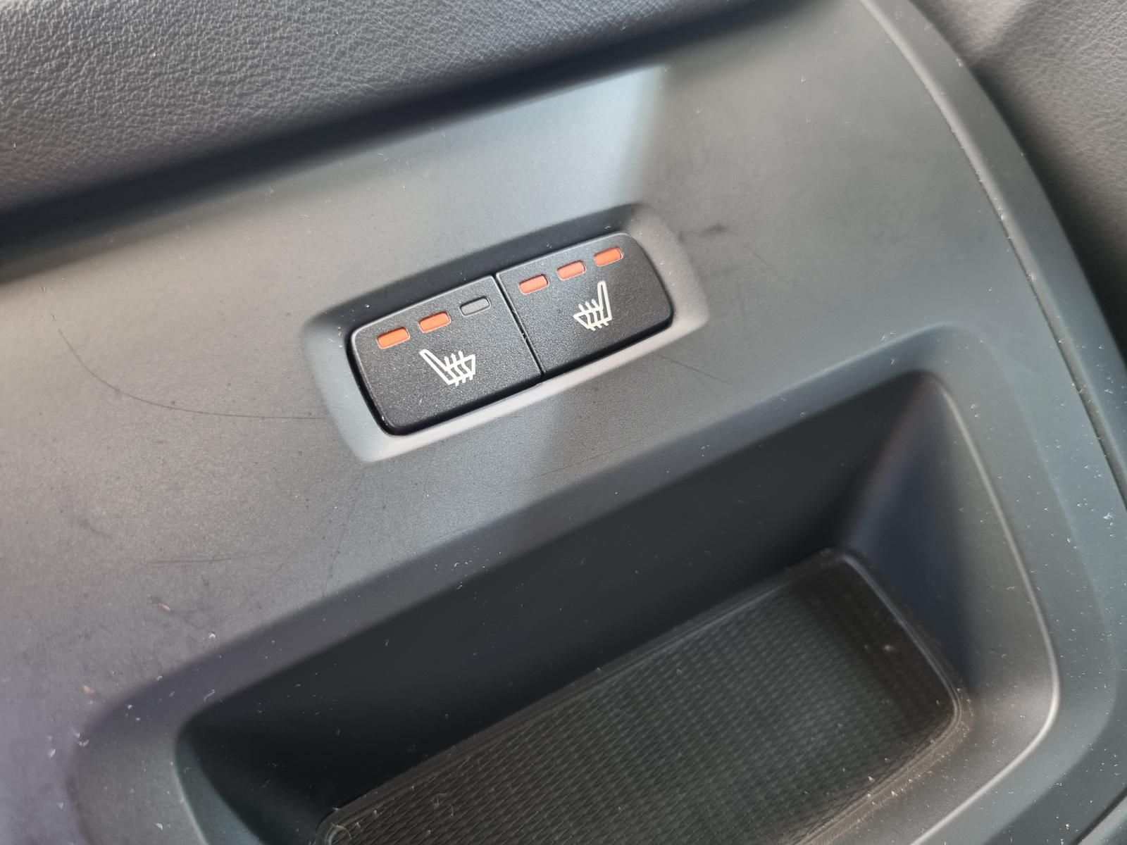 Fahrzeugabbildung Volvo XC60 B4 D Core 'Ganzjahresreifen, Google Maps'