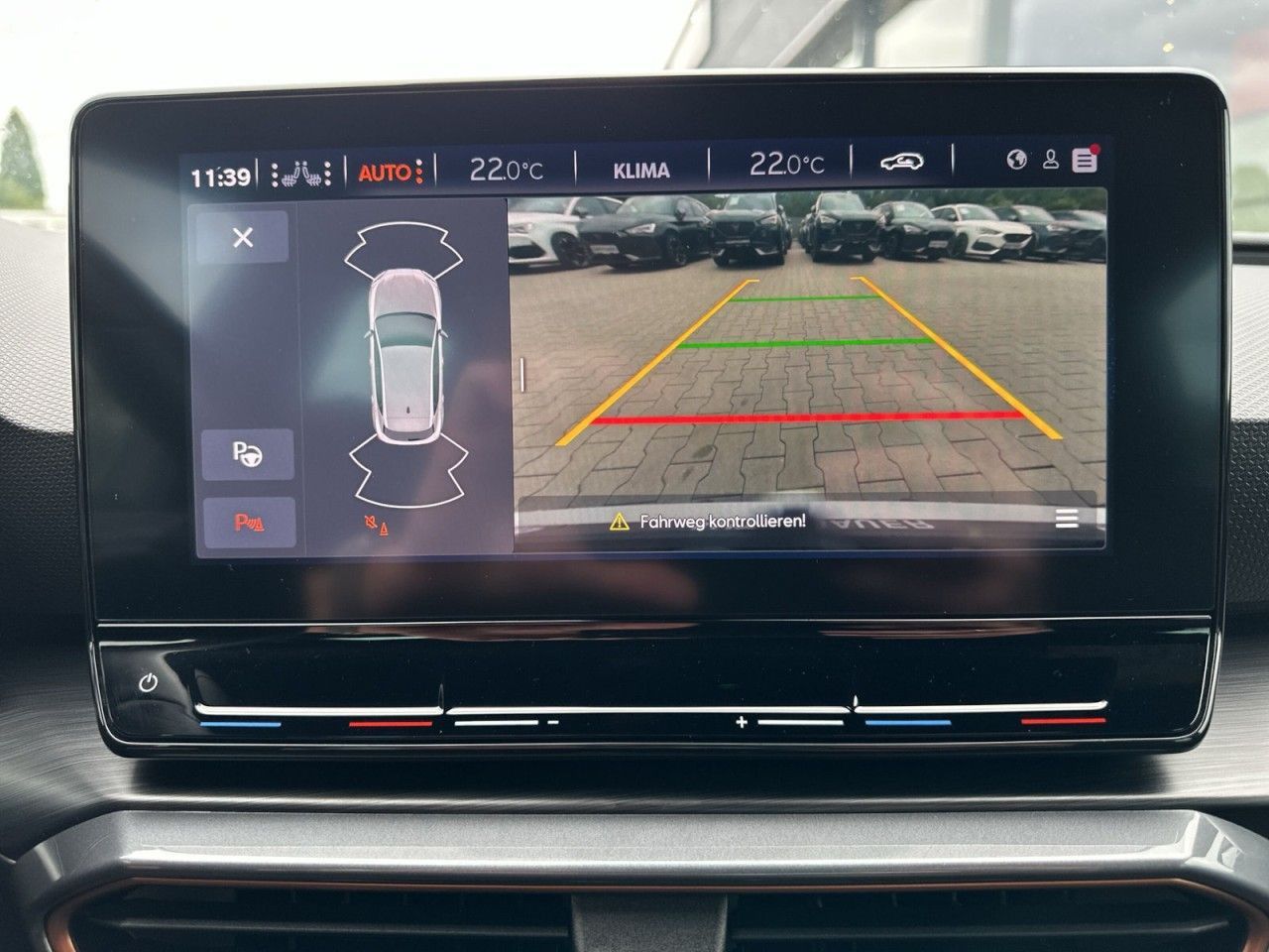 Fahrzeugabbildung CUPRA Leon 1.5 TSI 150 PS 6-Gang - mit KI generiert/bearbeitet