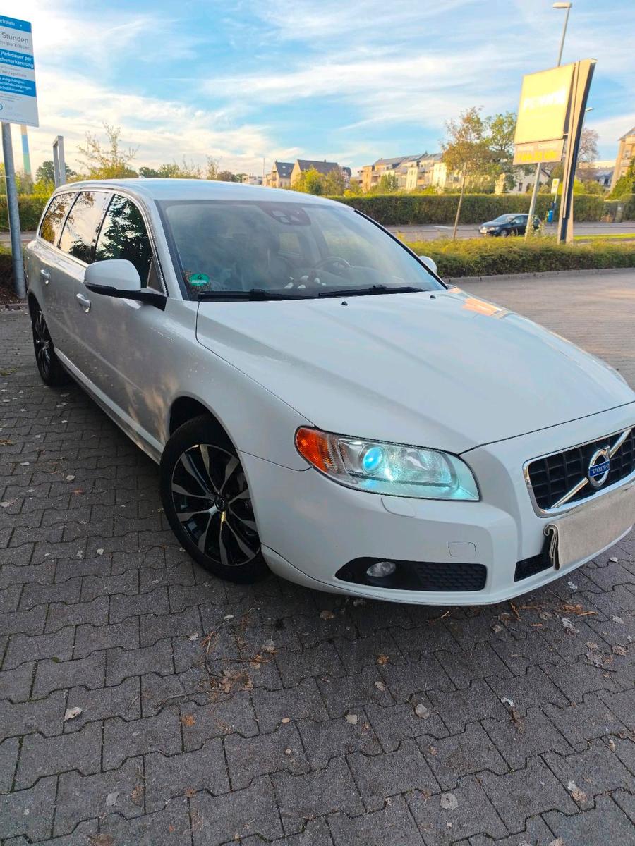 Volvo V70 2012 — photo 7