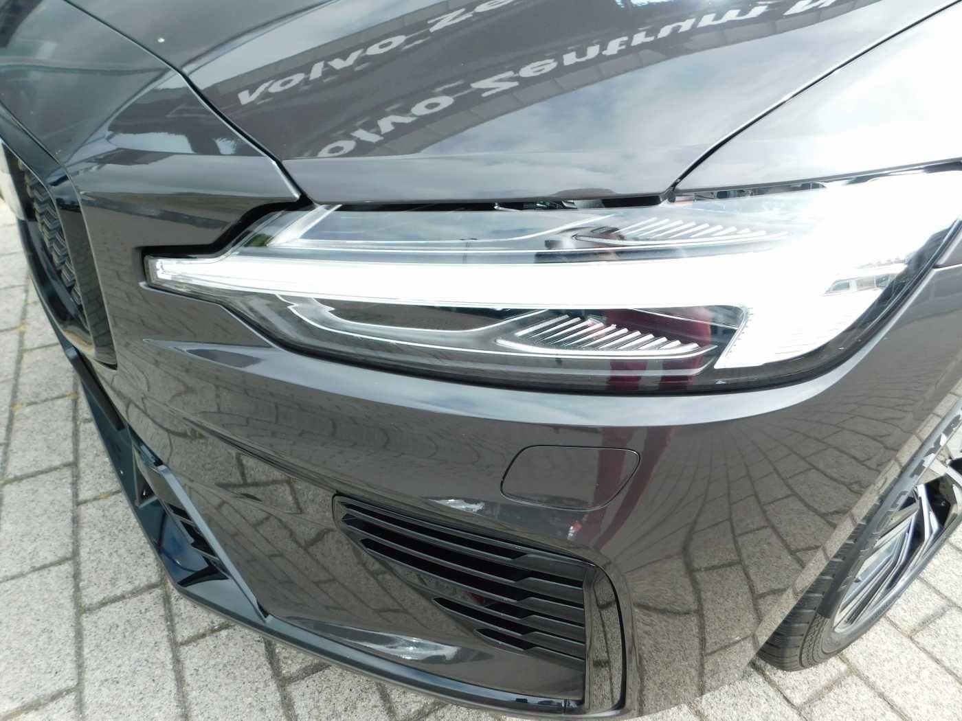 Fahrzeugabbildung Volvo V60 T6 Recharge AWD Ultra Dark