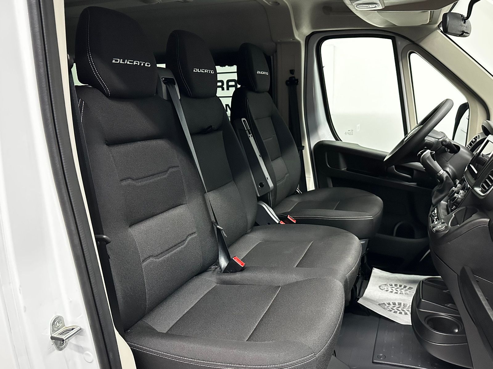 Fahrzeugabbildung Fiat Ducato Kombi 30 140 L1H1 RS: 3000 mm 9-SITZER