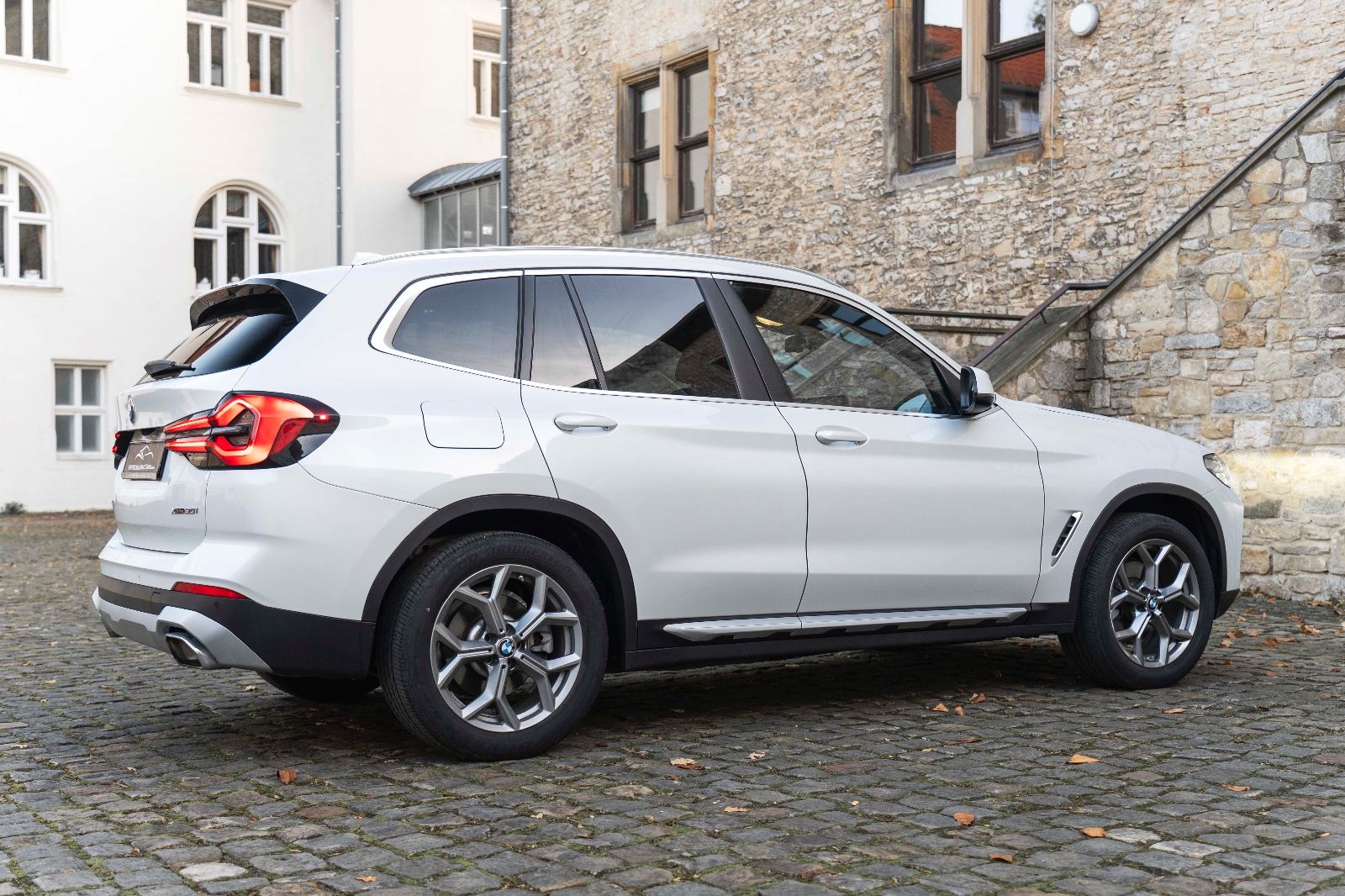 Fahrzeugabbildung BMW X3 xDrive30i HUD LED HIFI KAM NAV PANO SITZH