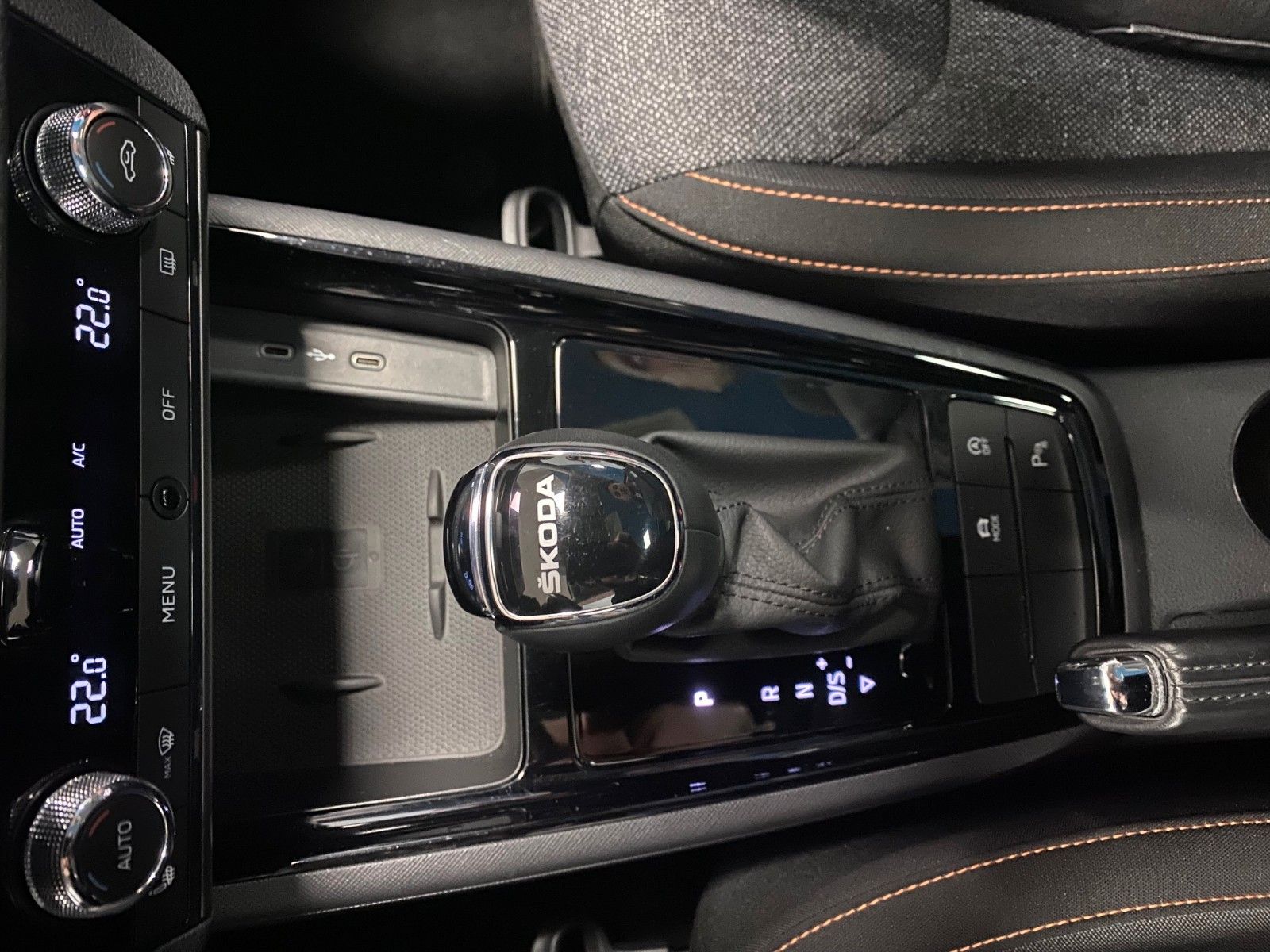 Fahrzeugabbildung SKODA Kamiq 1.5 TSI CLEVER+NAVI+Rück.KAMERA+ALLWETTER+