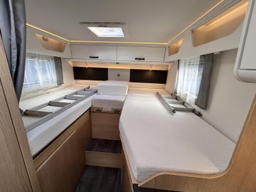 Sunlight Adventure T Ford 670S Combi 6E Hubbett Autom.