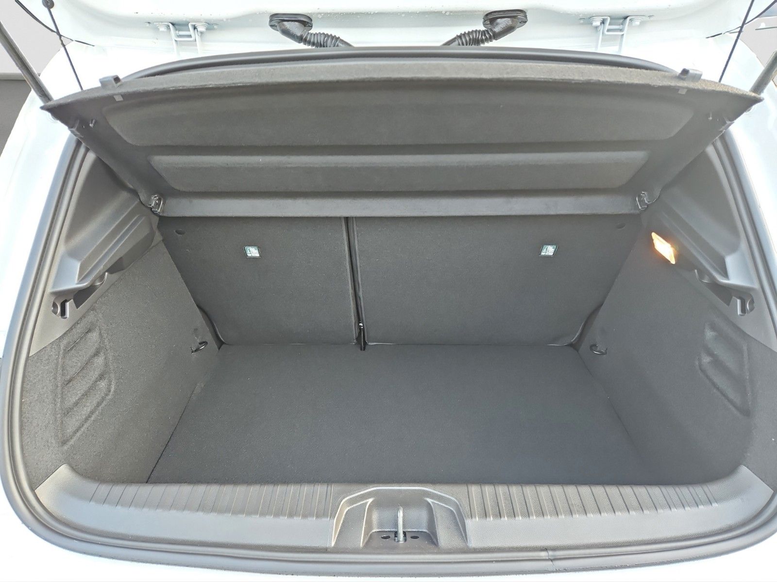 Fahrzeugabbildung Mitsubishi Colt Select Hybrid Vorführwagen € 4.200,- sparen