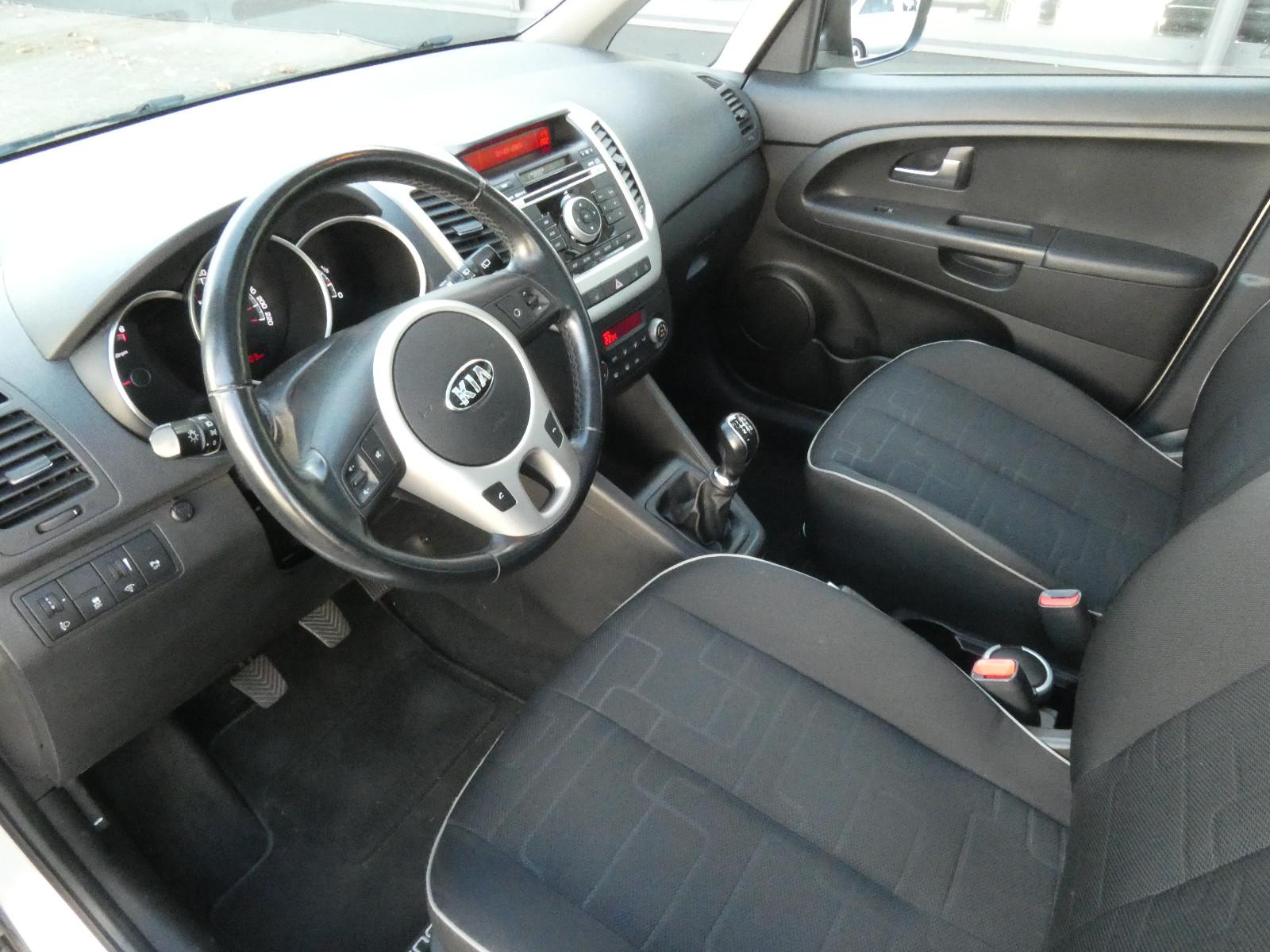 Kia Venga 2015 — photo 7