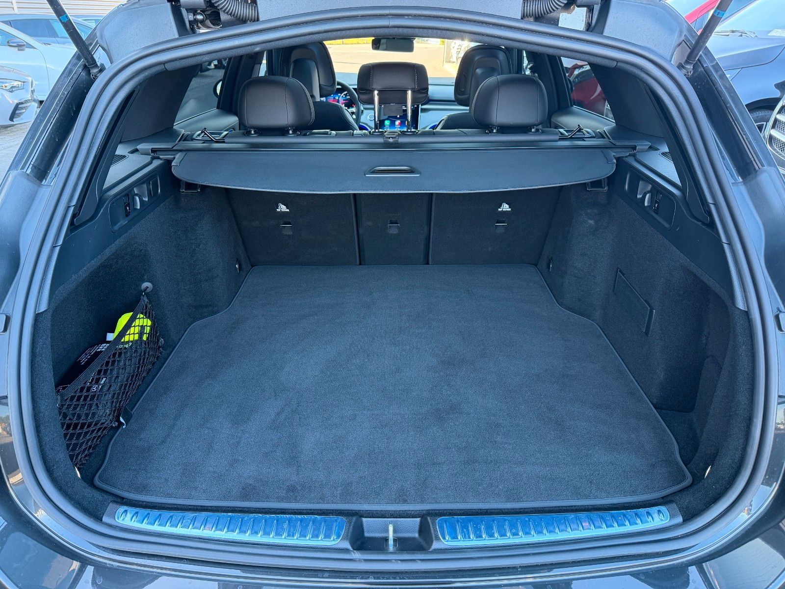 Fahrzeugabbildung Mercedes-Benz C 220 T d Edition AMG AHK+Pano+360°+Distr+Ambien