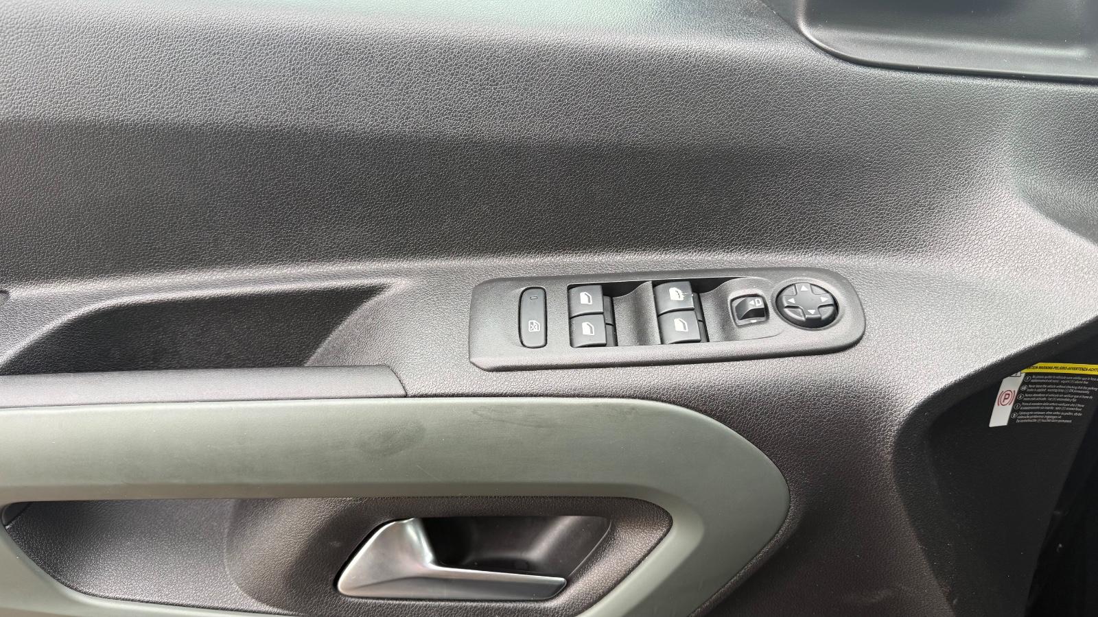 Citroën Berlingo BlueHDi XTR 7 SITZENAVI SERVICE TÜV NE