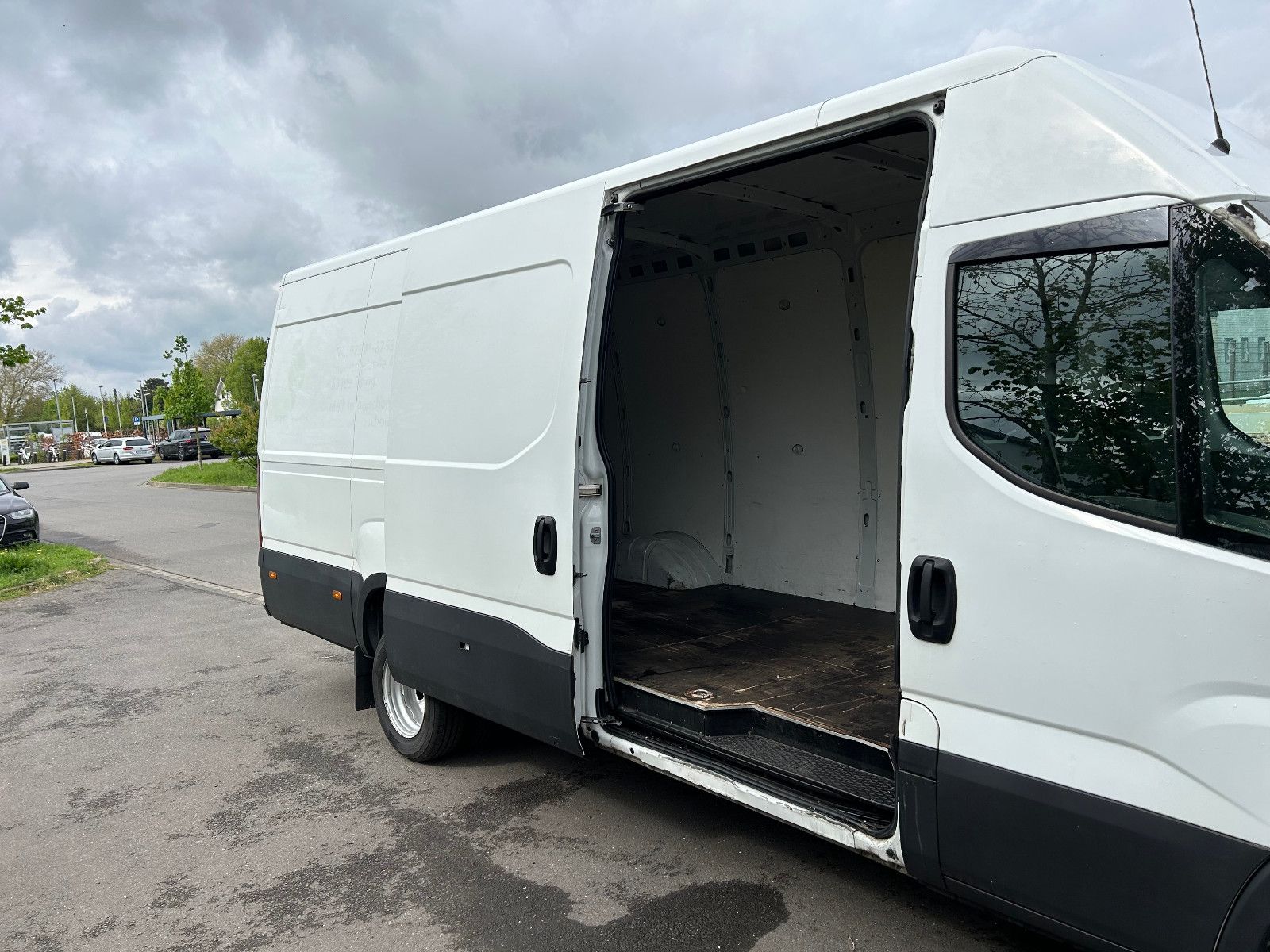 Fahrzeugabbildung Iveco Daily Kasten HKa 35 C ... V Radstand 4100