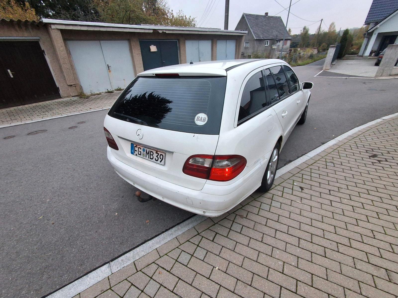 Mercedes-Benz E220 2005 — engine 150 HP (110kW)