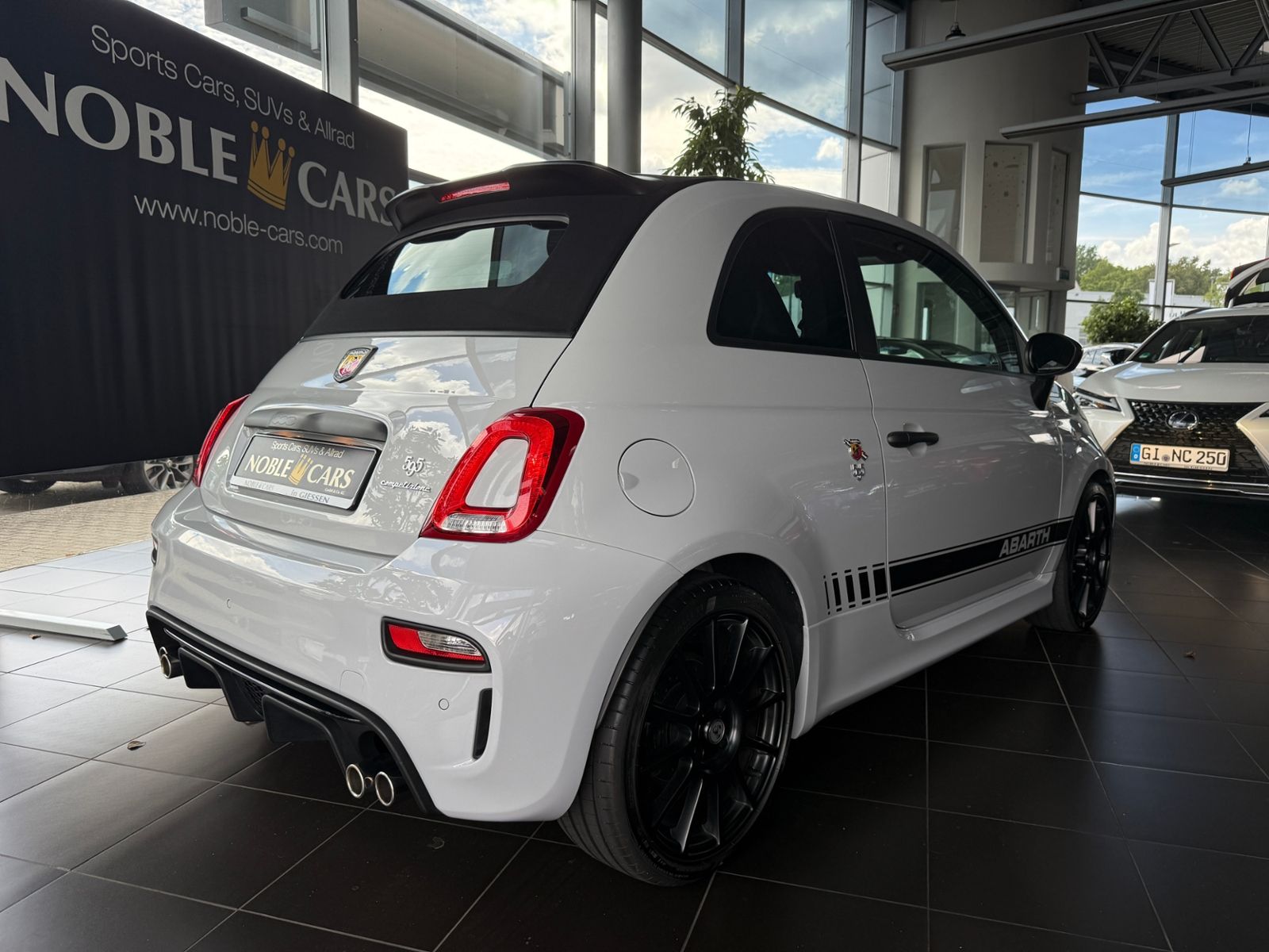 Fahrzeugabbildung Abarth 595C Cabrio Competizione KLIMA NAV PDC Beats