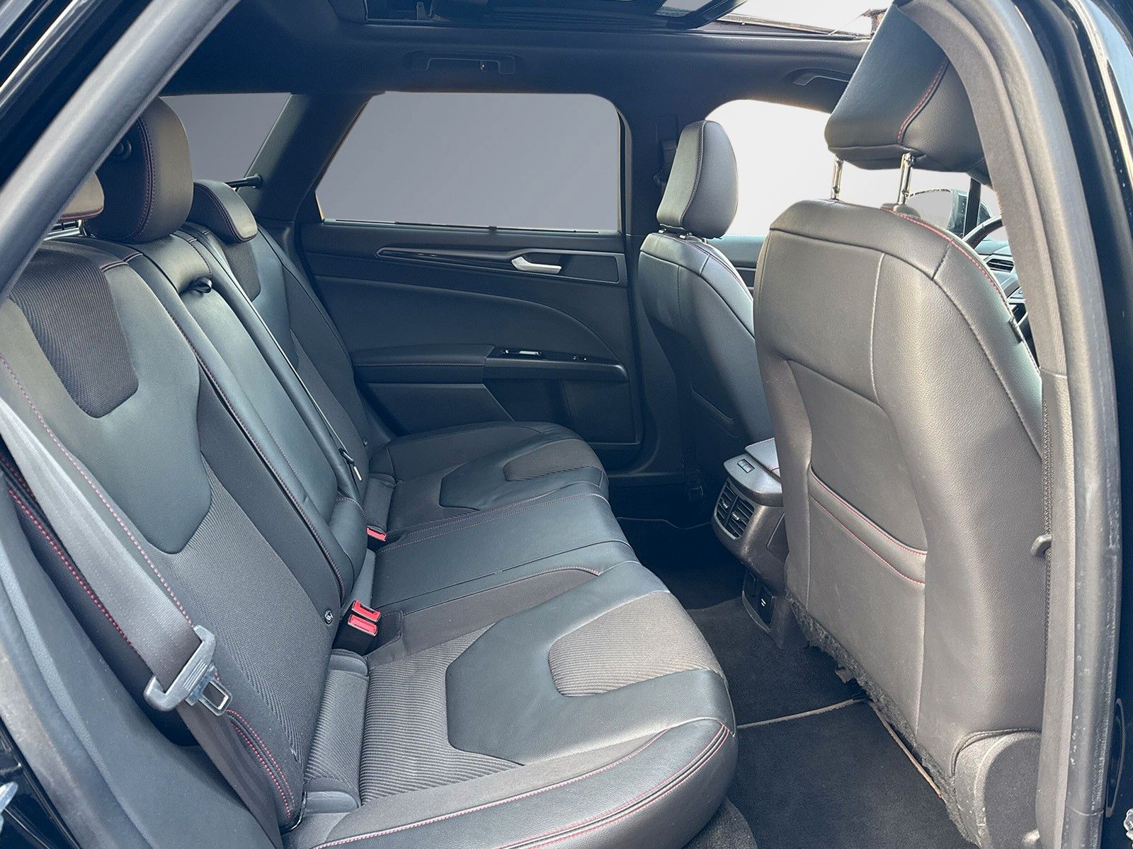 Fahrzeugabbildung Ford Mondeo Turnier ST-Line *Pano*LED*Kamera*Keyless*