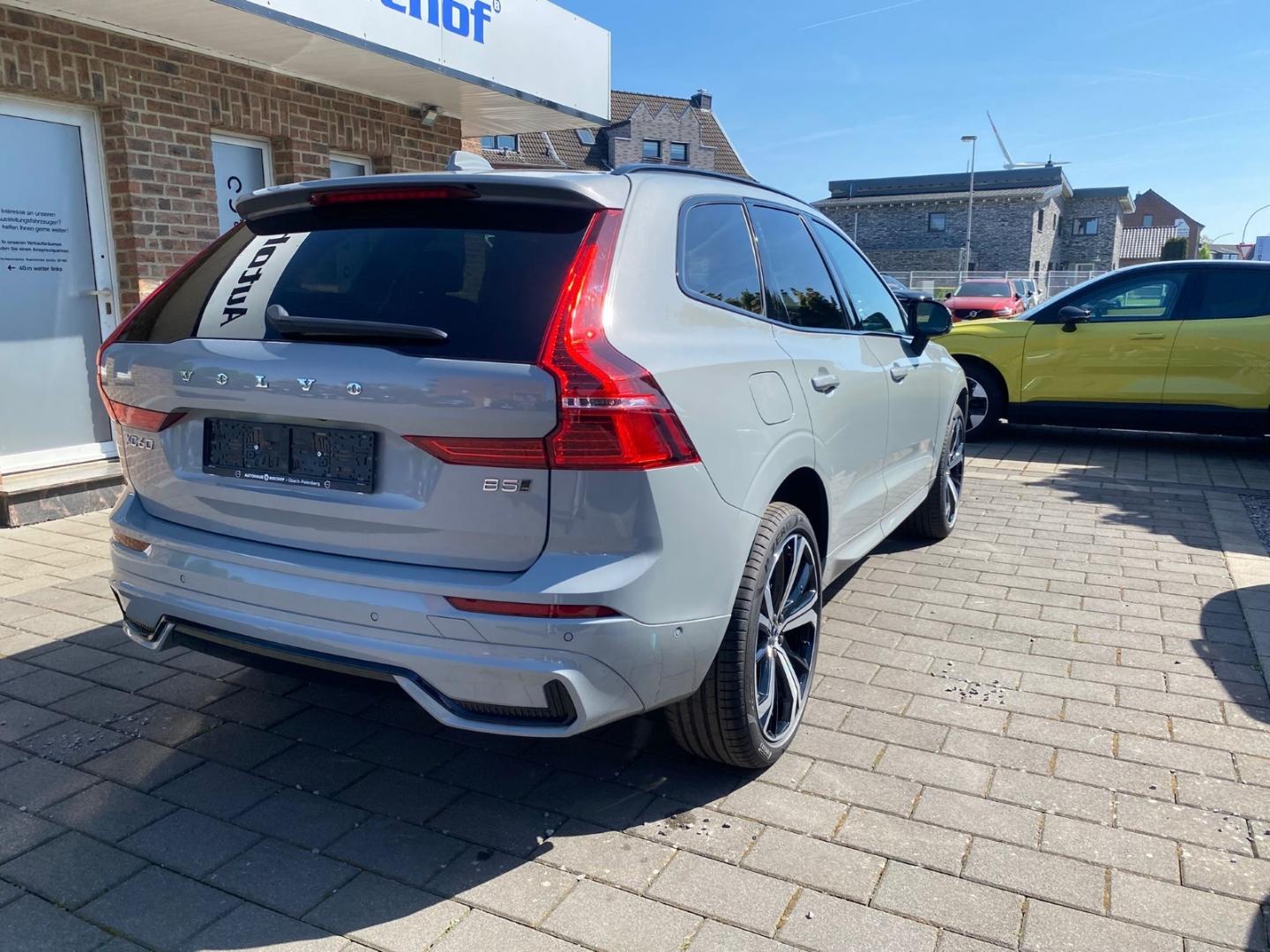 Volvo XC60 B5 Ultra Dark AWD MHEV Memory Sitze 360 Gra