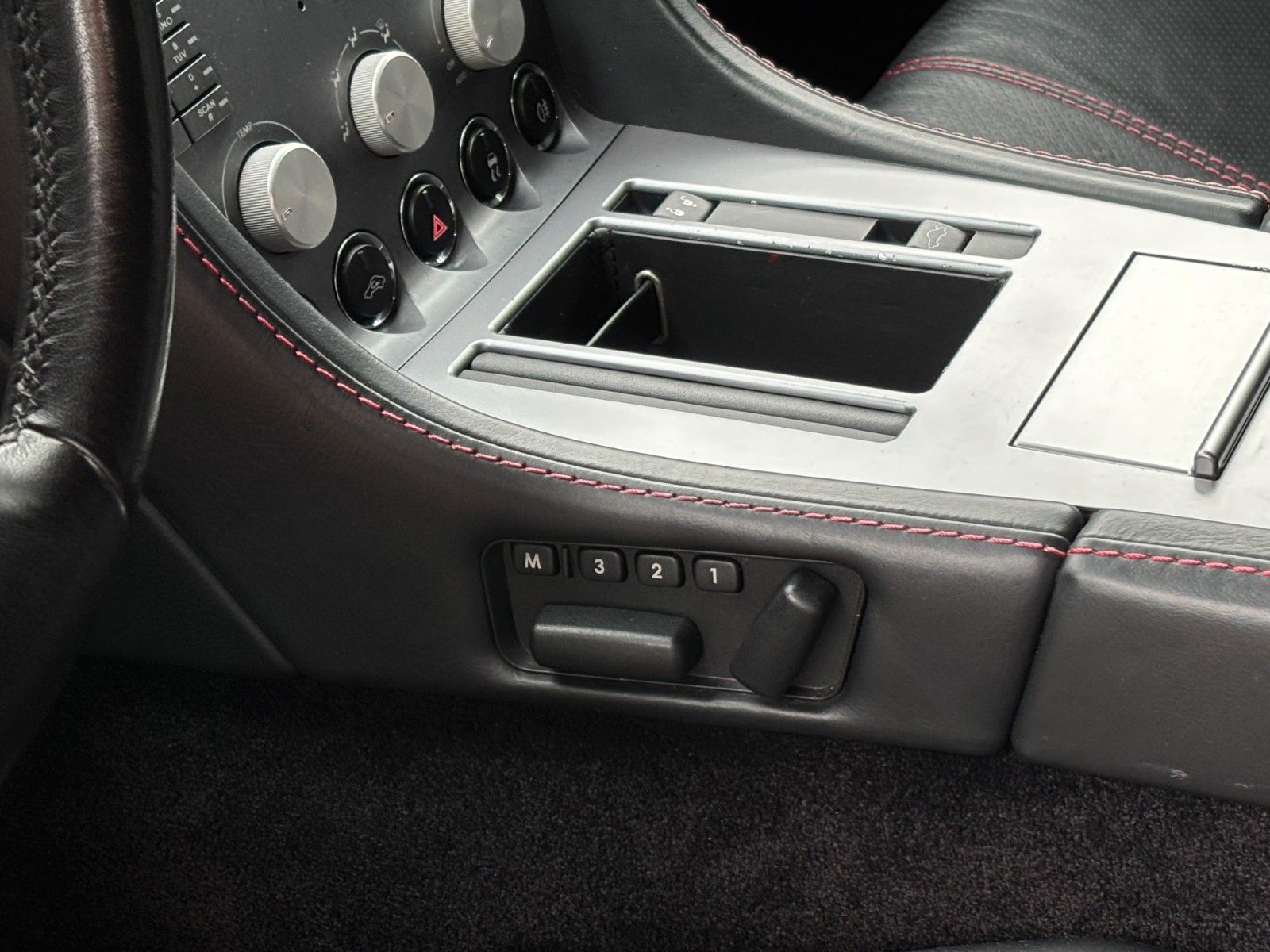 Fahrzeugabbildung Aston Martin DB9 LM 1of124 Sonderedition